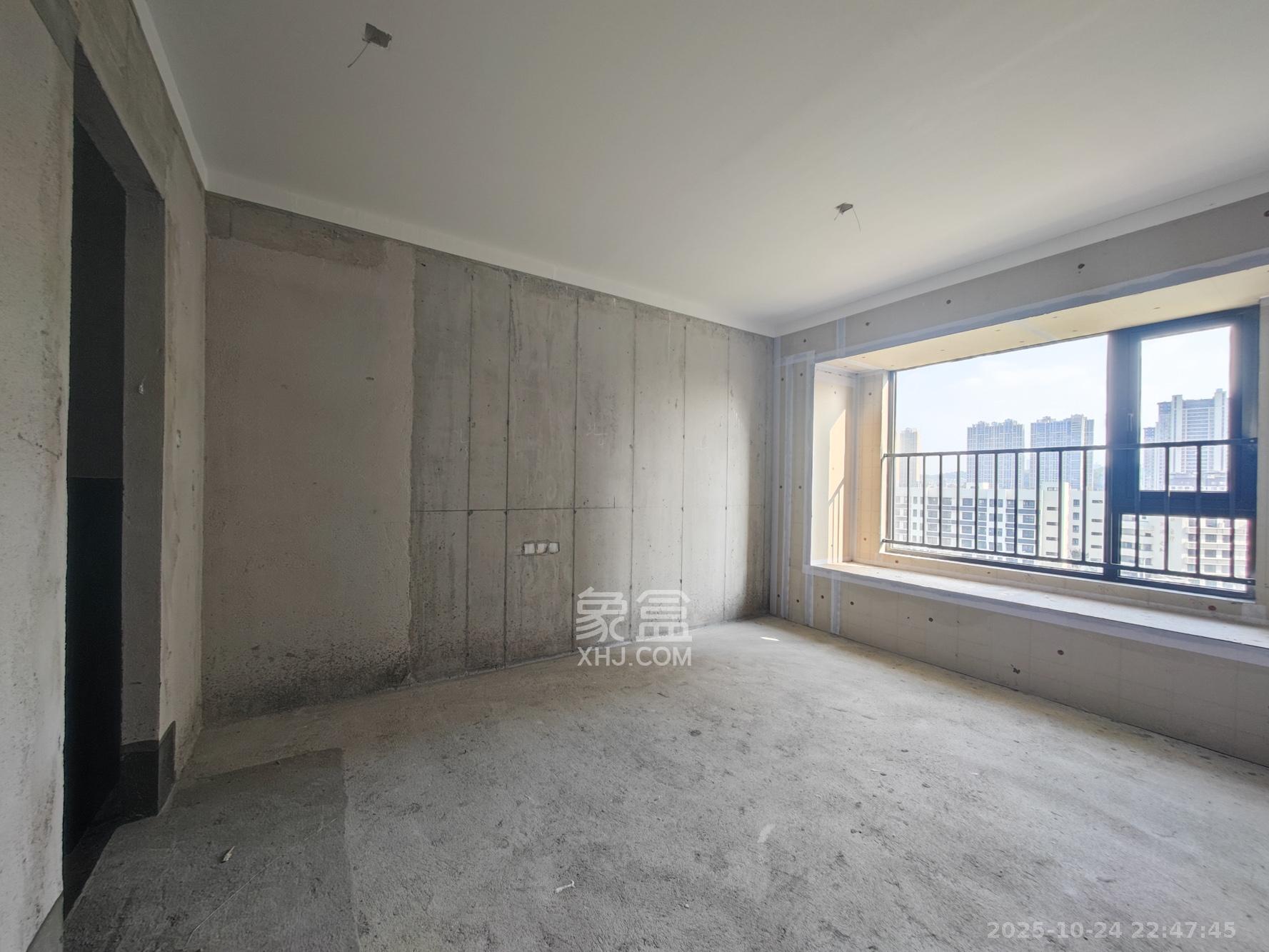 远洋红星天铂一期  3室2厅1卫    85.0万卧室