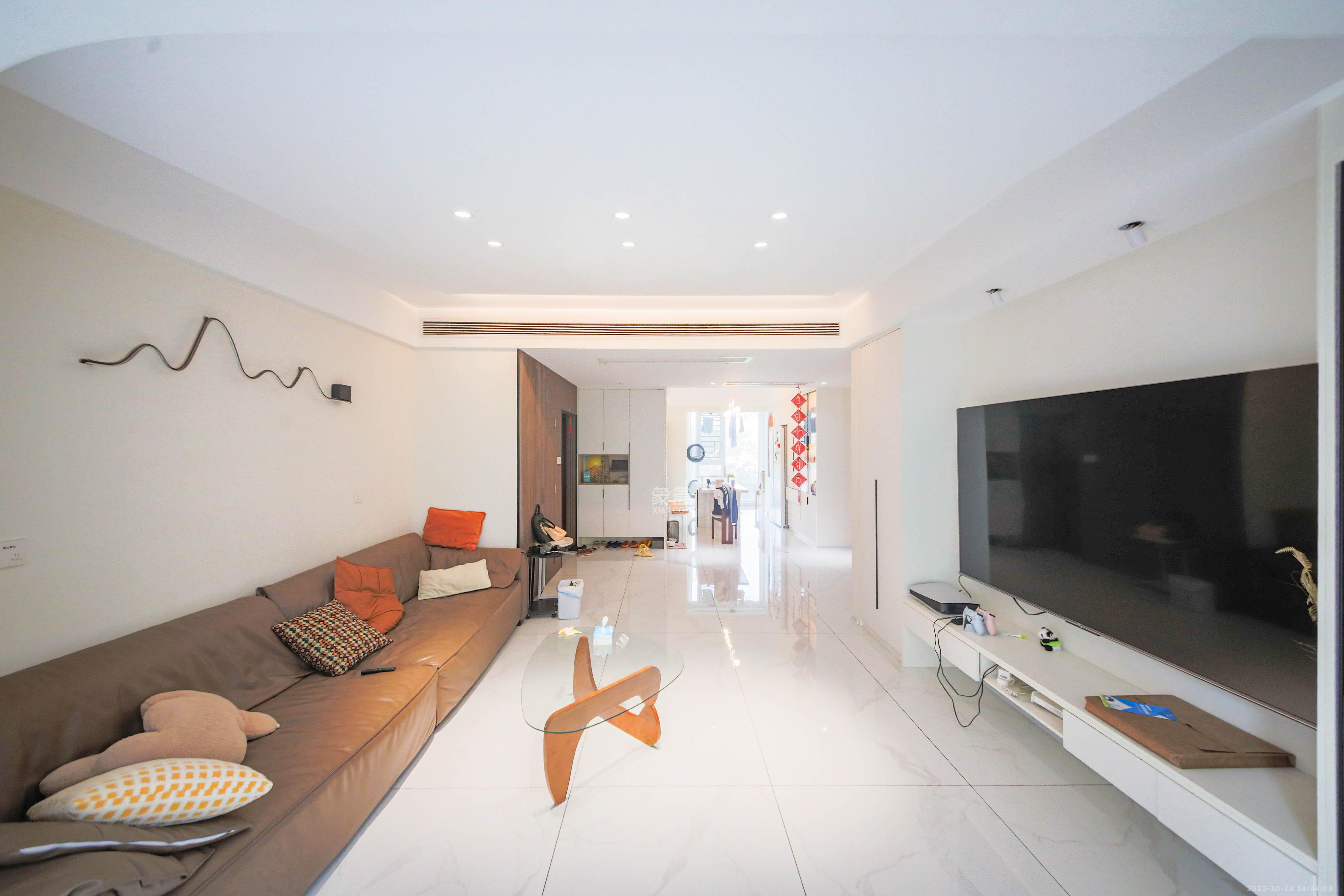 博林云栖  3室2厅2卫    170.0万 博林云栖  3室2厅2卫    170.0万客厅