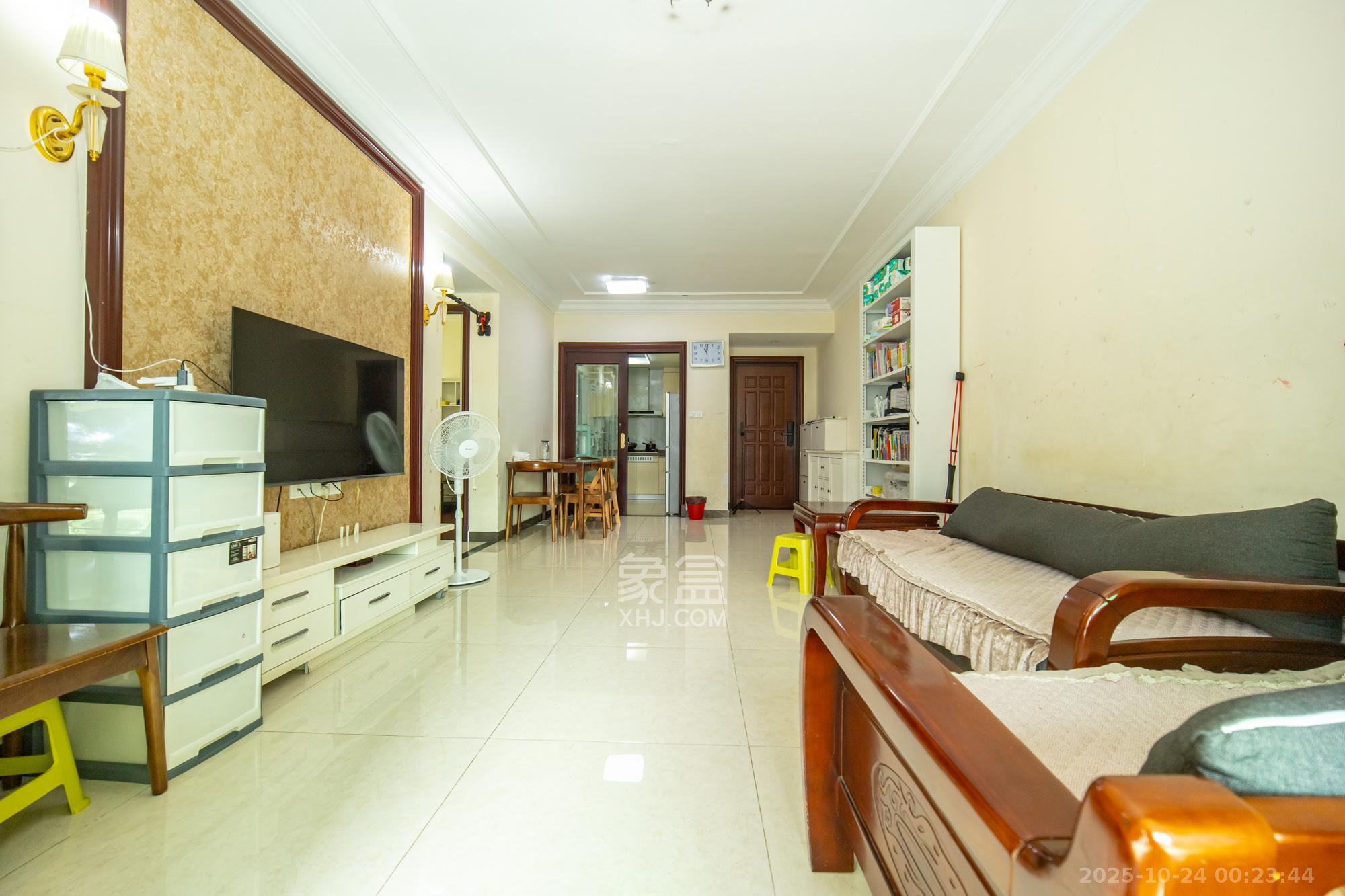 恒大雅苑  2室2厅1卫    75.0万 恒大雅苑  2室2厅1卫    75.0万客厅