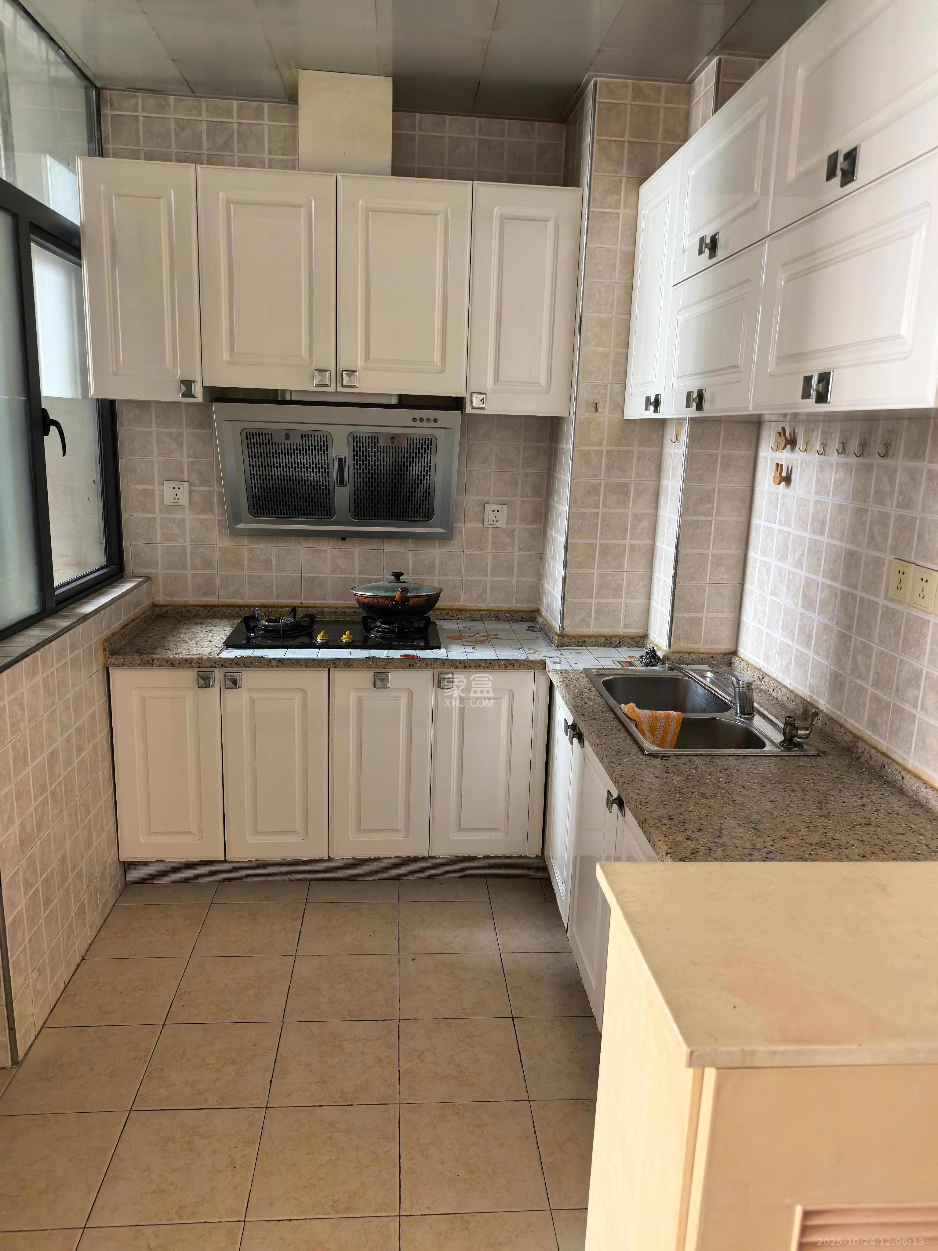 书院观邸  1室1厅1卫    1800.0元/月 书院观邸  1室1厅1卫    1800.0元/月室内图