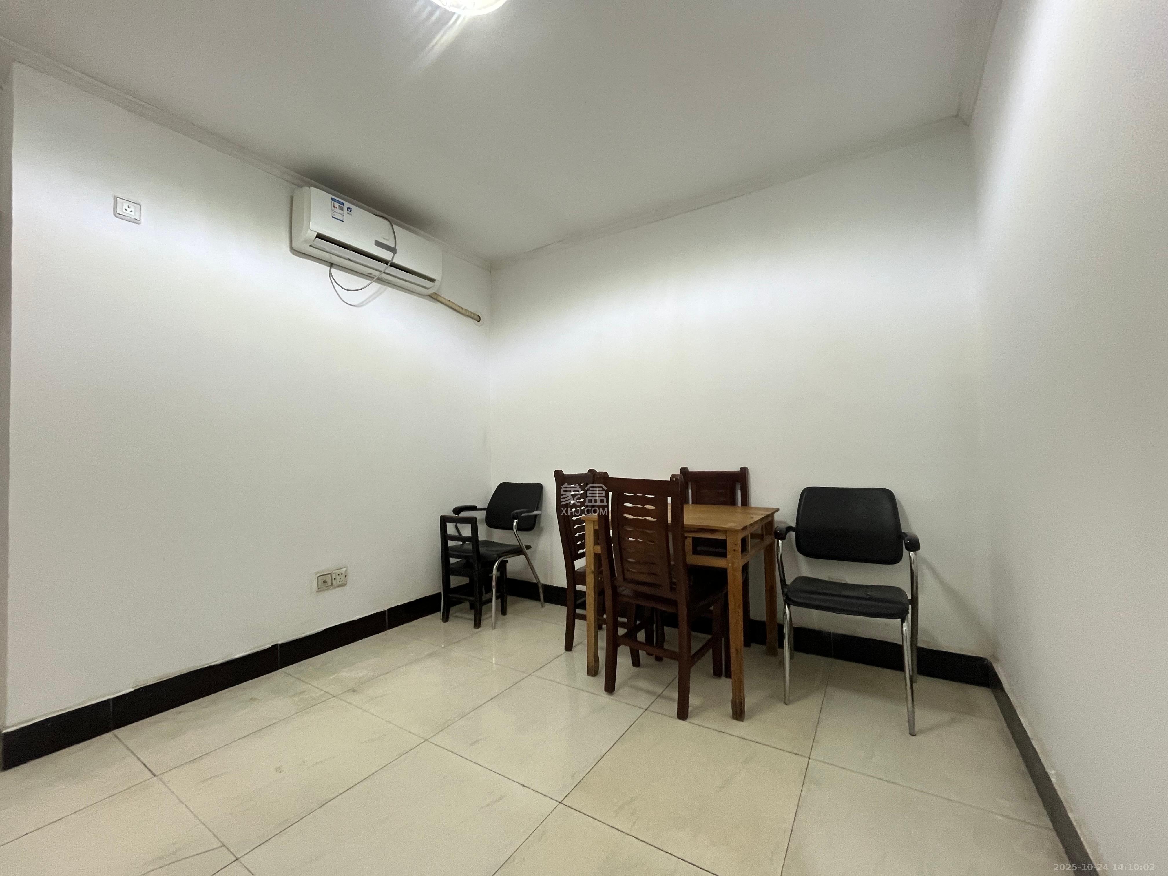 红旗区四片  2室1厅1卫    2000.0元/月