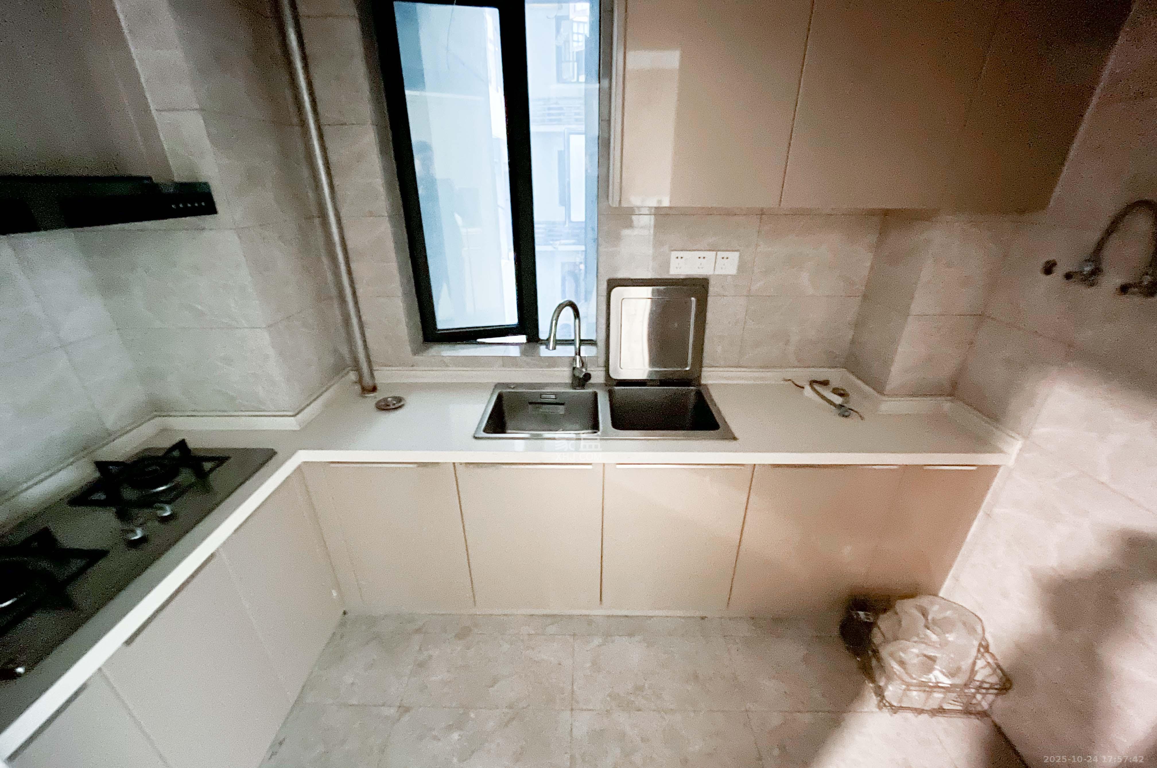 旭辉都会山  3室2厅2卫    156.0万厨房