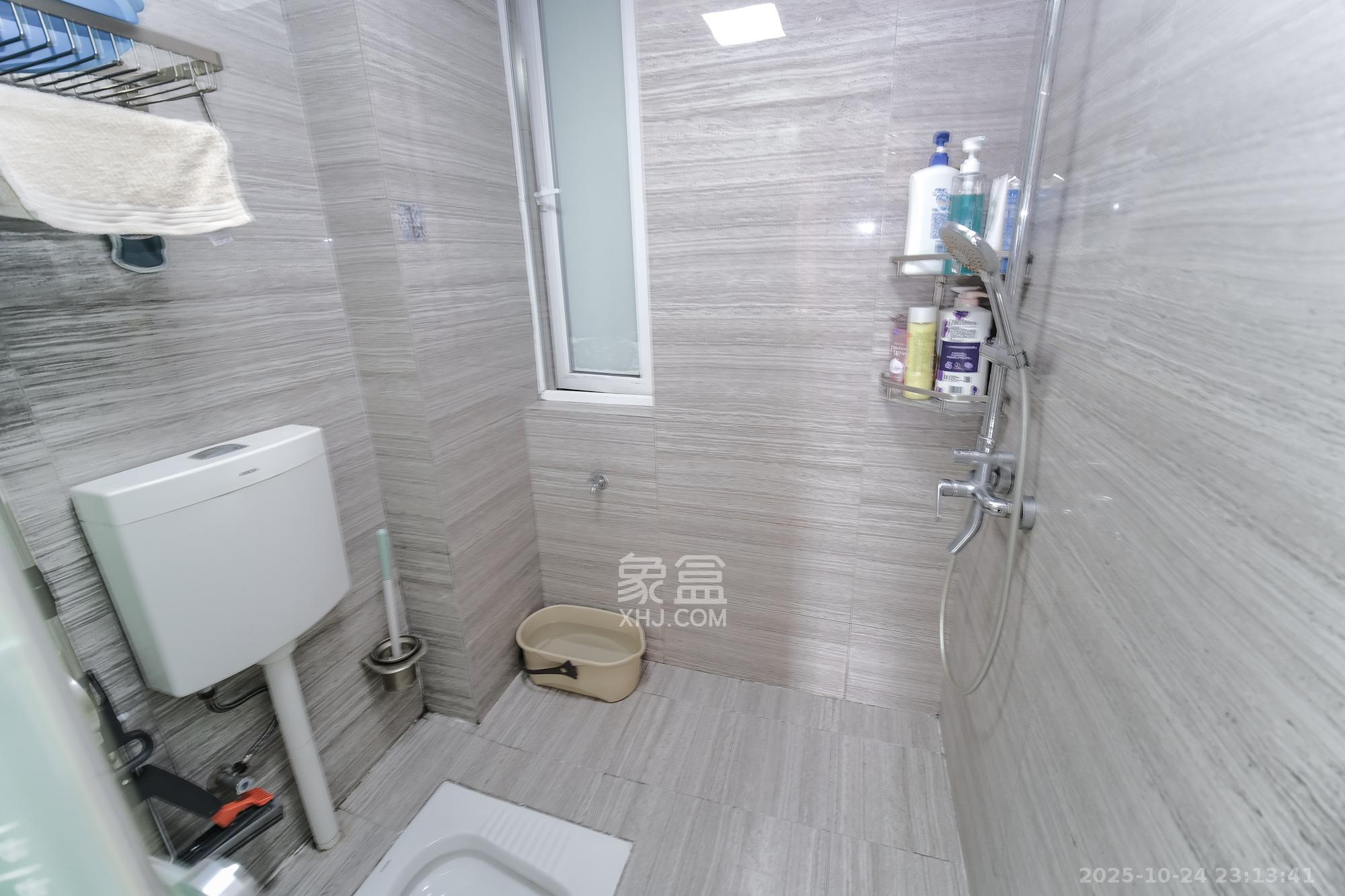 山水湾  3室2厅2卫    86.8万卫生间