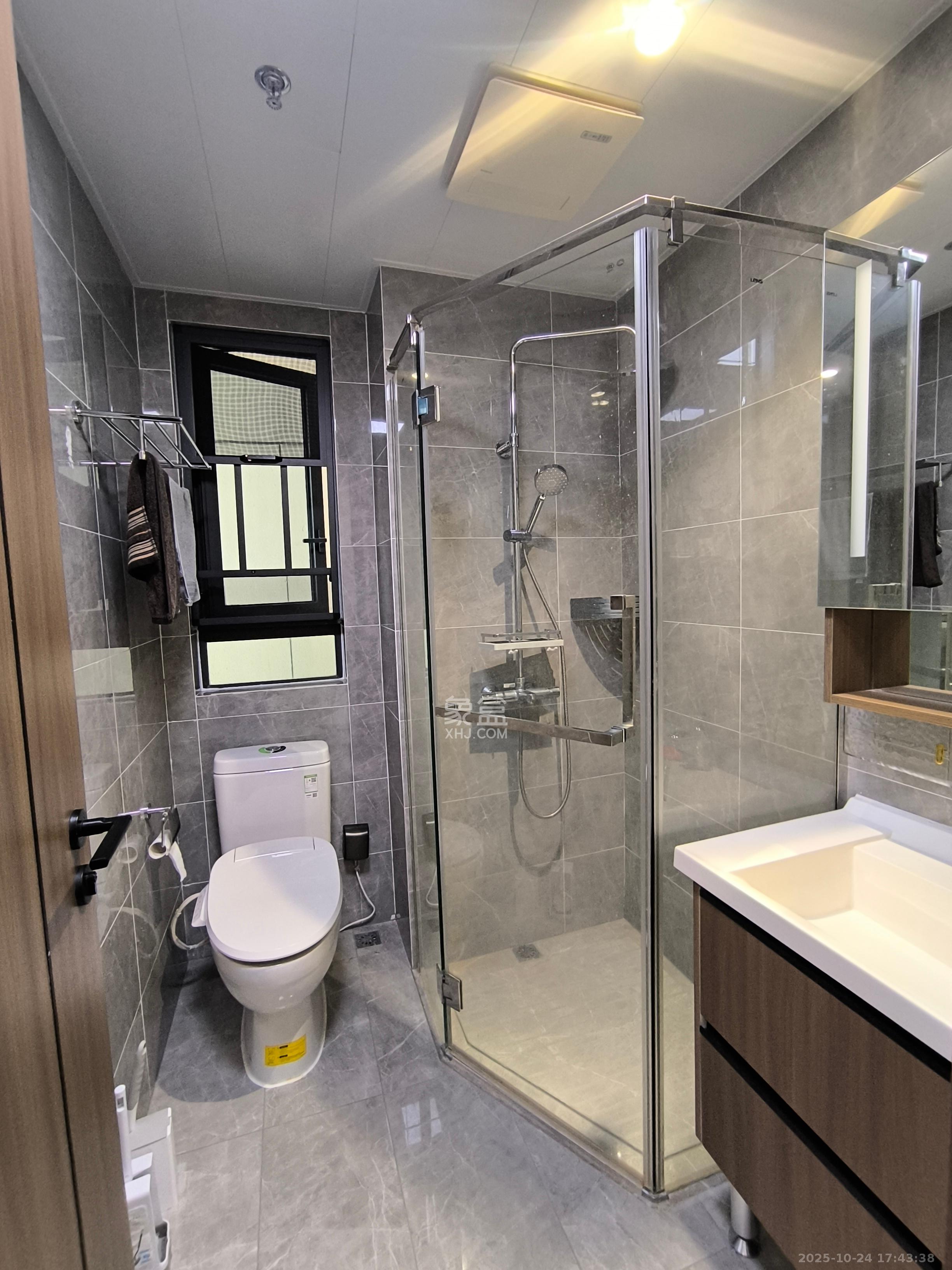 卓越中寰  3室2厅2卫    4500.0元/月 卓越中寰  3室2厅2卫    4500.0元/月室内图