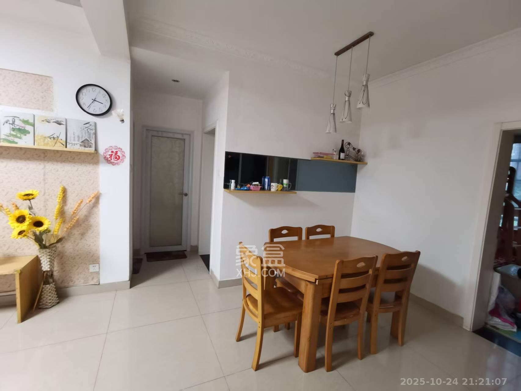 山水湾 3室2厅1卫 1600.0元/月 山水湾 3室2厅1卫 1600.0元/月室内图