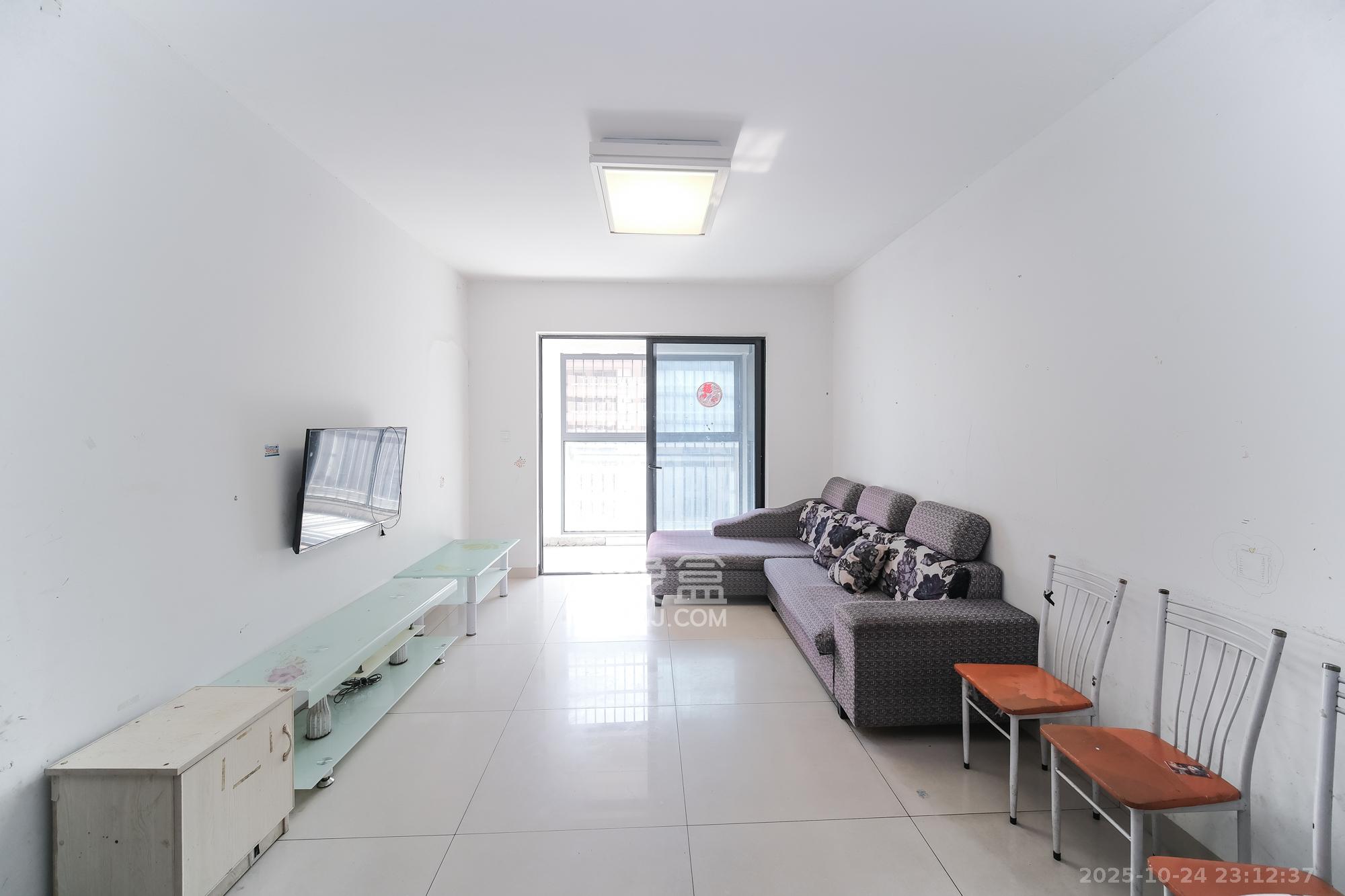 三一街区  3室2厅1卫    71.8万 三一街区  3室2厅1卫    71.8万客厅