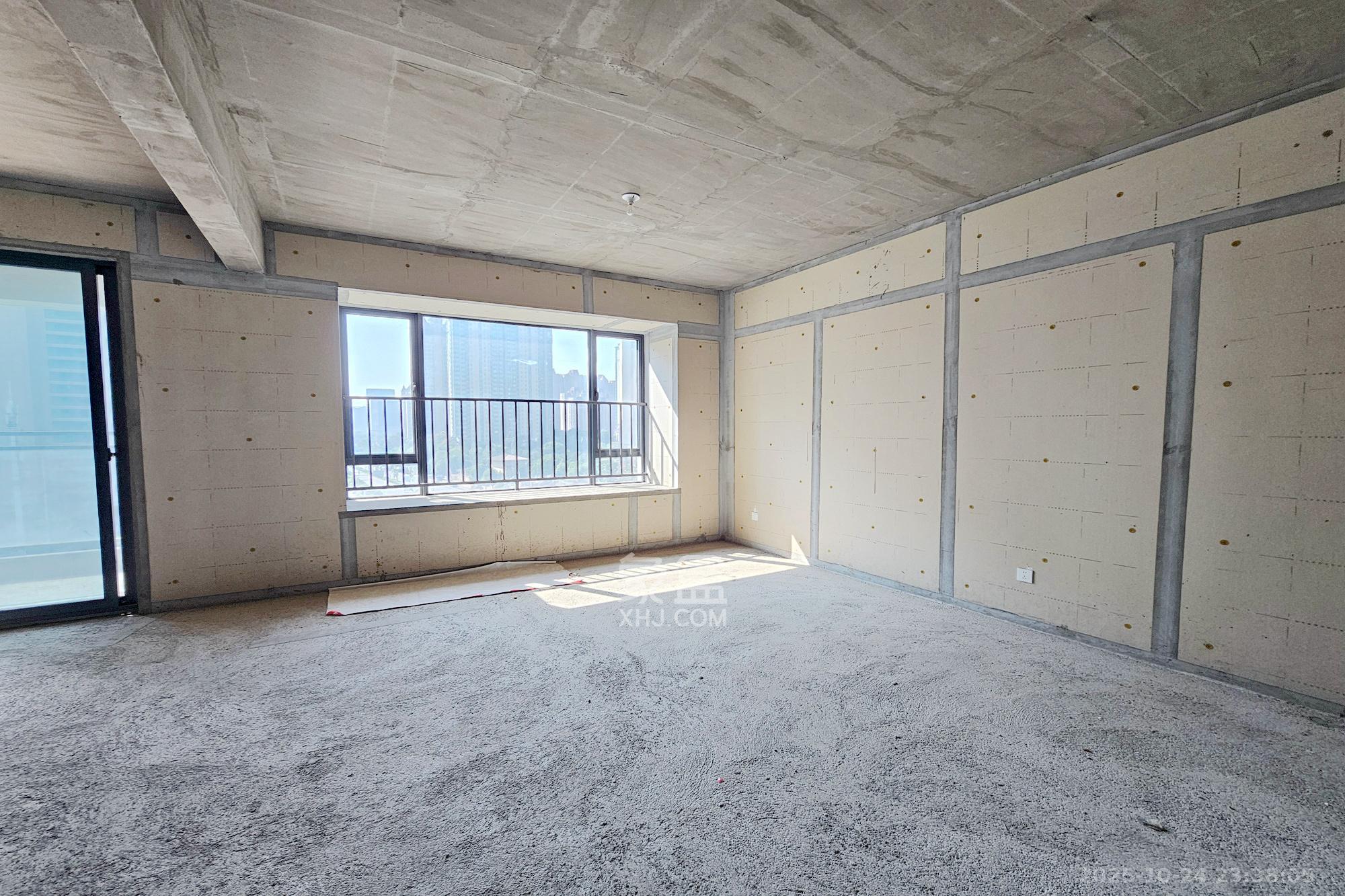 长房东旭国际  4室2厅3卫    300.0万 长房东旭国际  4室2厅3卫    300.0万卧室