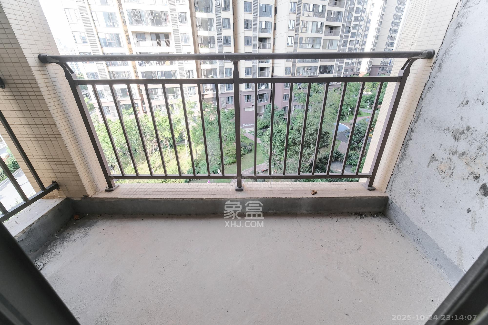 星雅美辰  4室2厅2卫    100.0万阳台