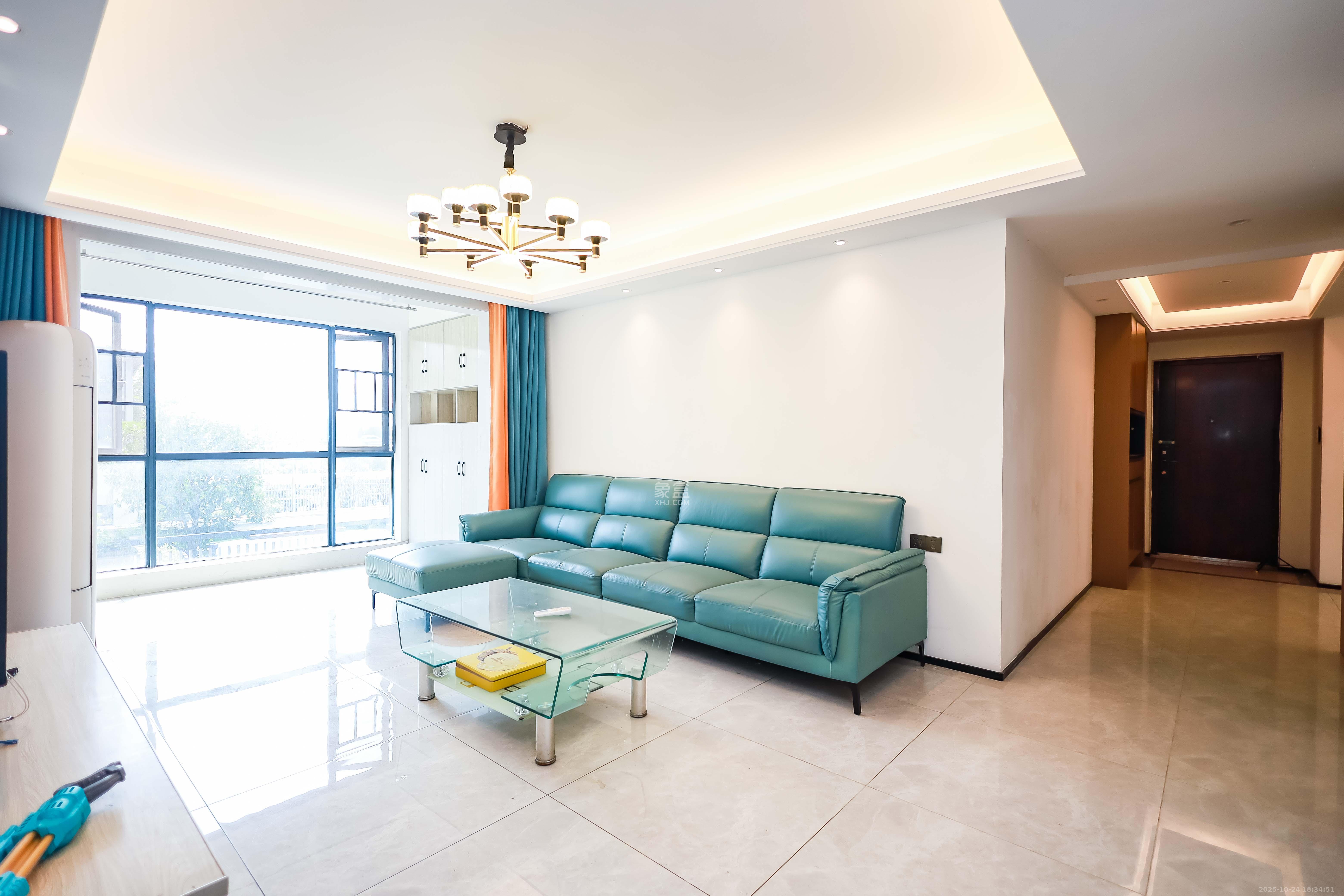 长房云西府一期  3室2厅2卫    102.0万客厅