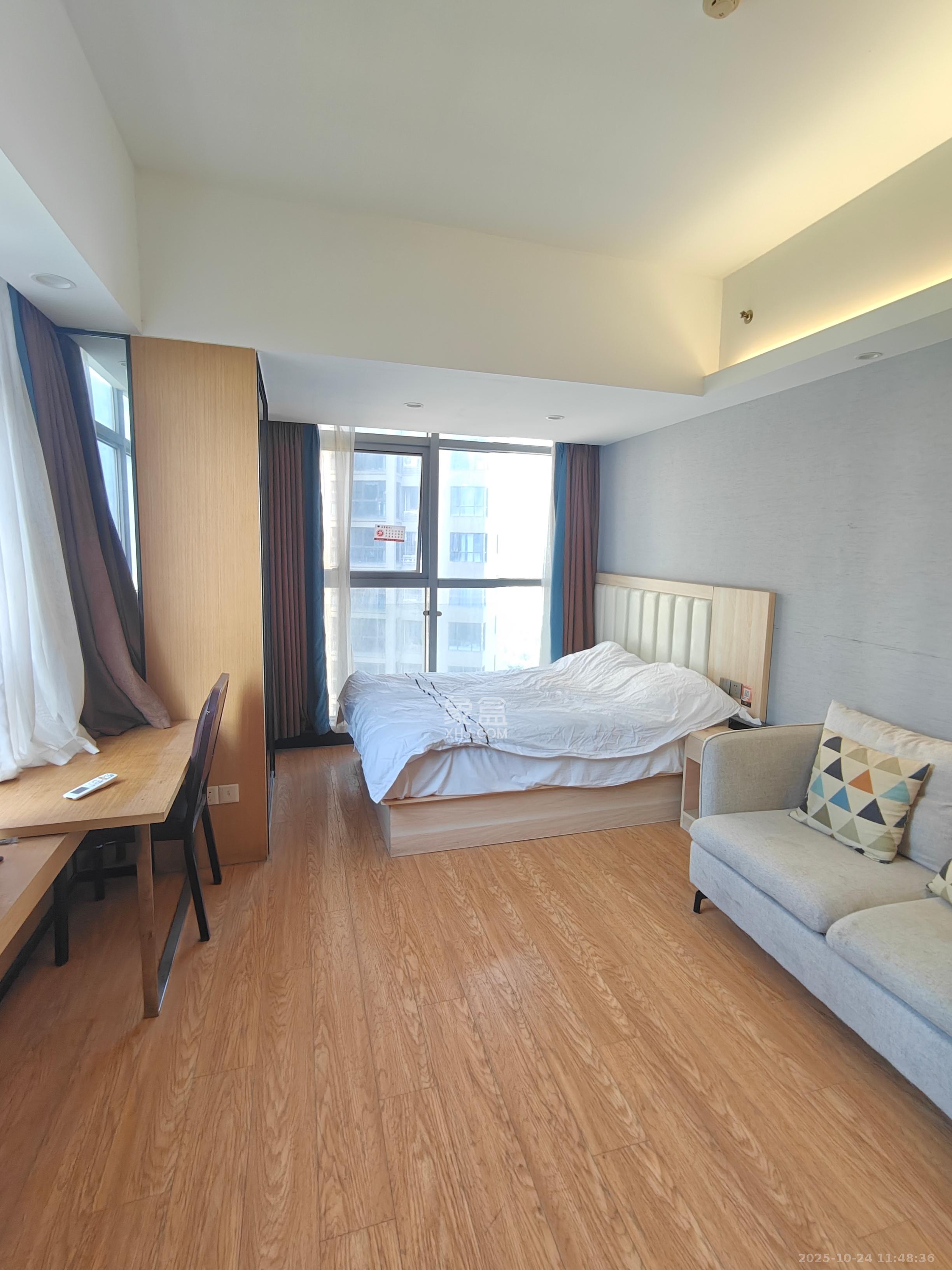 紫鑫御湖湾  1室1厅1卫    1000.0元/月室内图