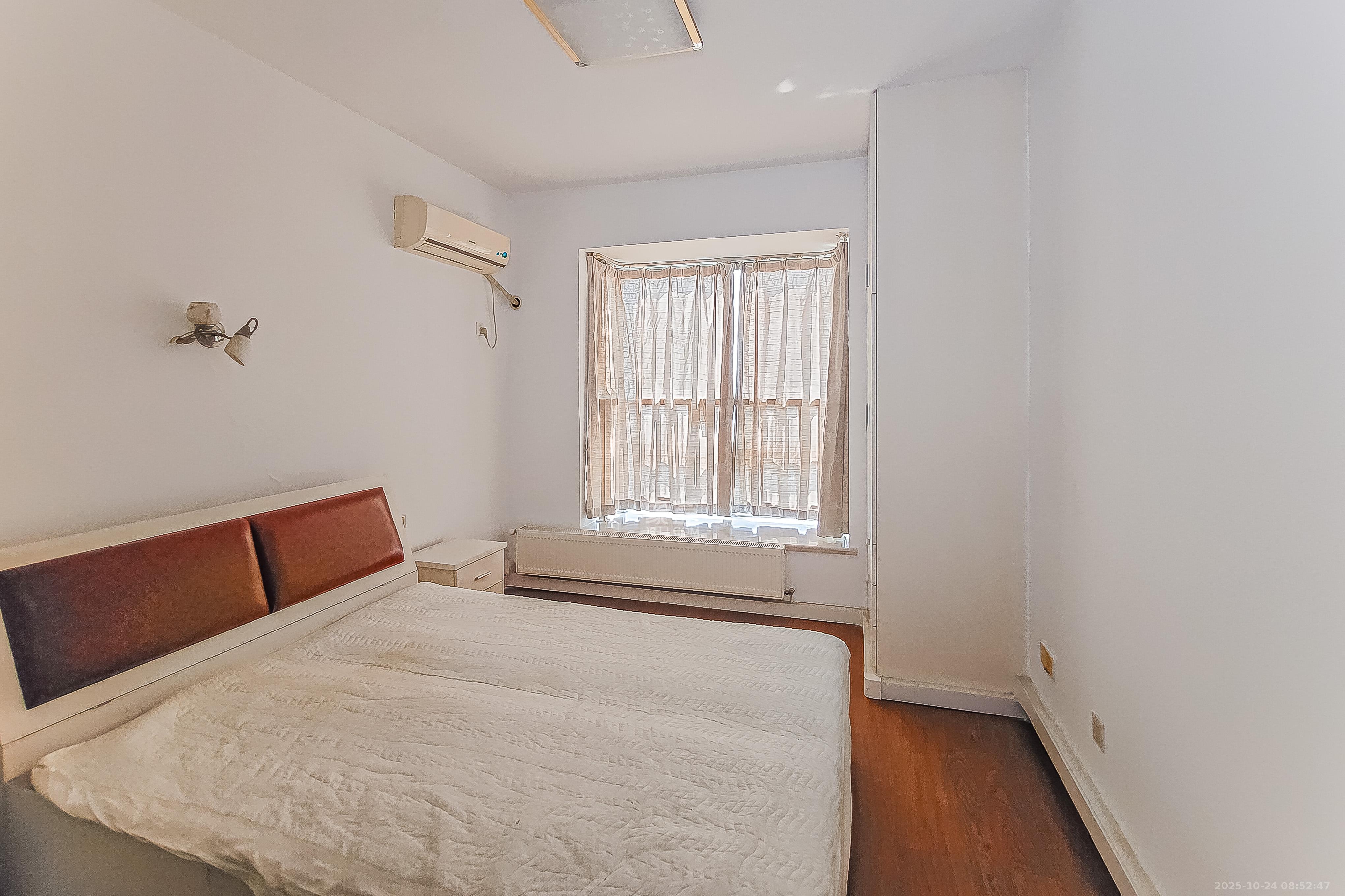 中天枫景园  4室2厅2卫    356.0万 中天枫景园  4室2厅2卫    356.0万卧室