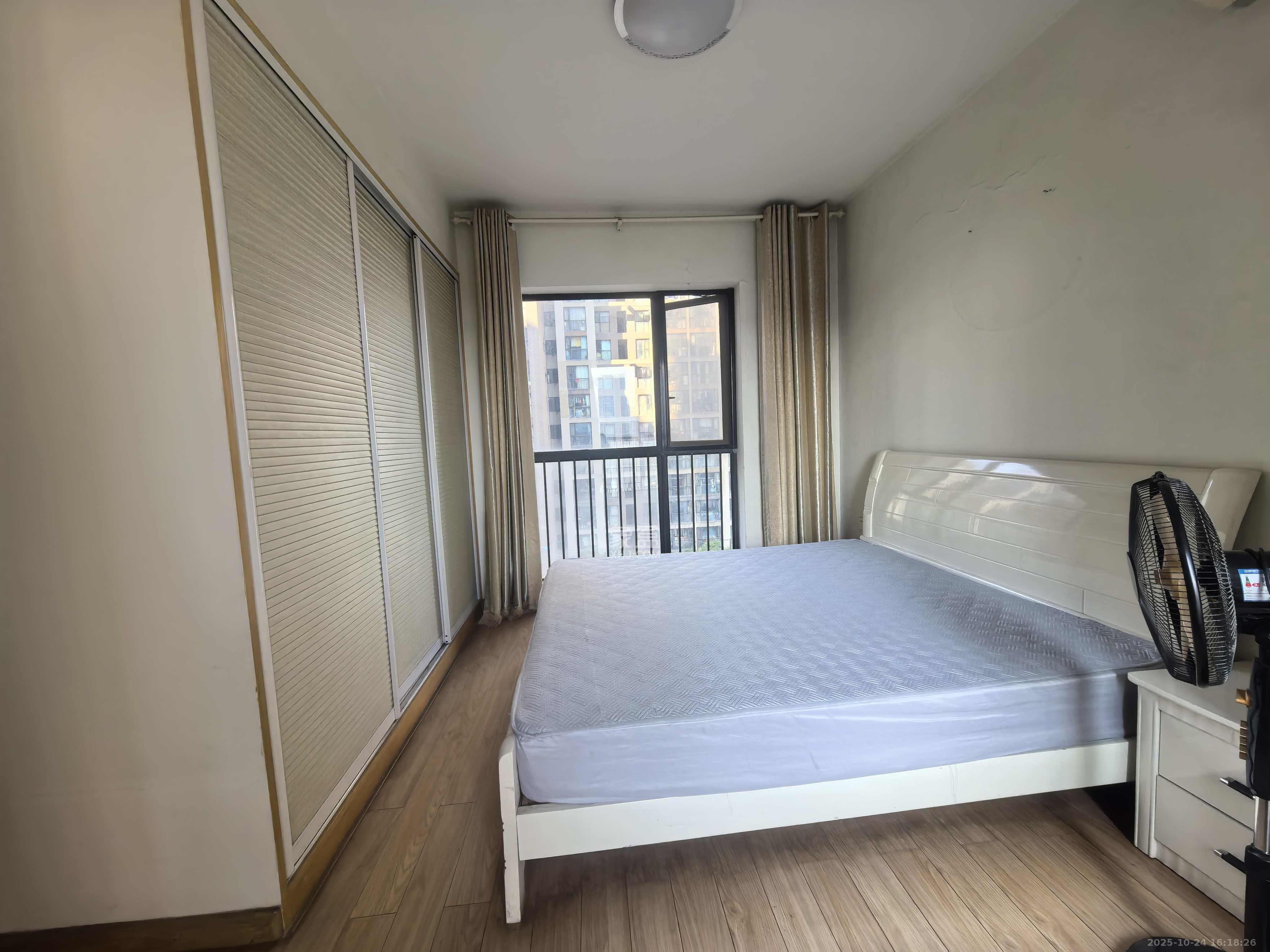 金土地第一湾  3室2厅2卫    2700.0元/月室内图