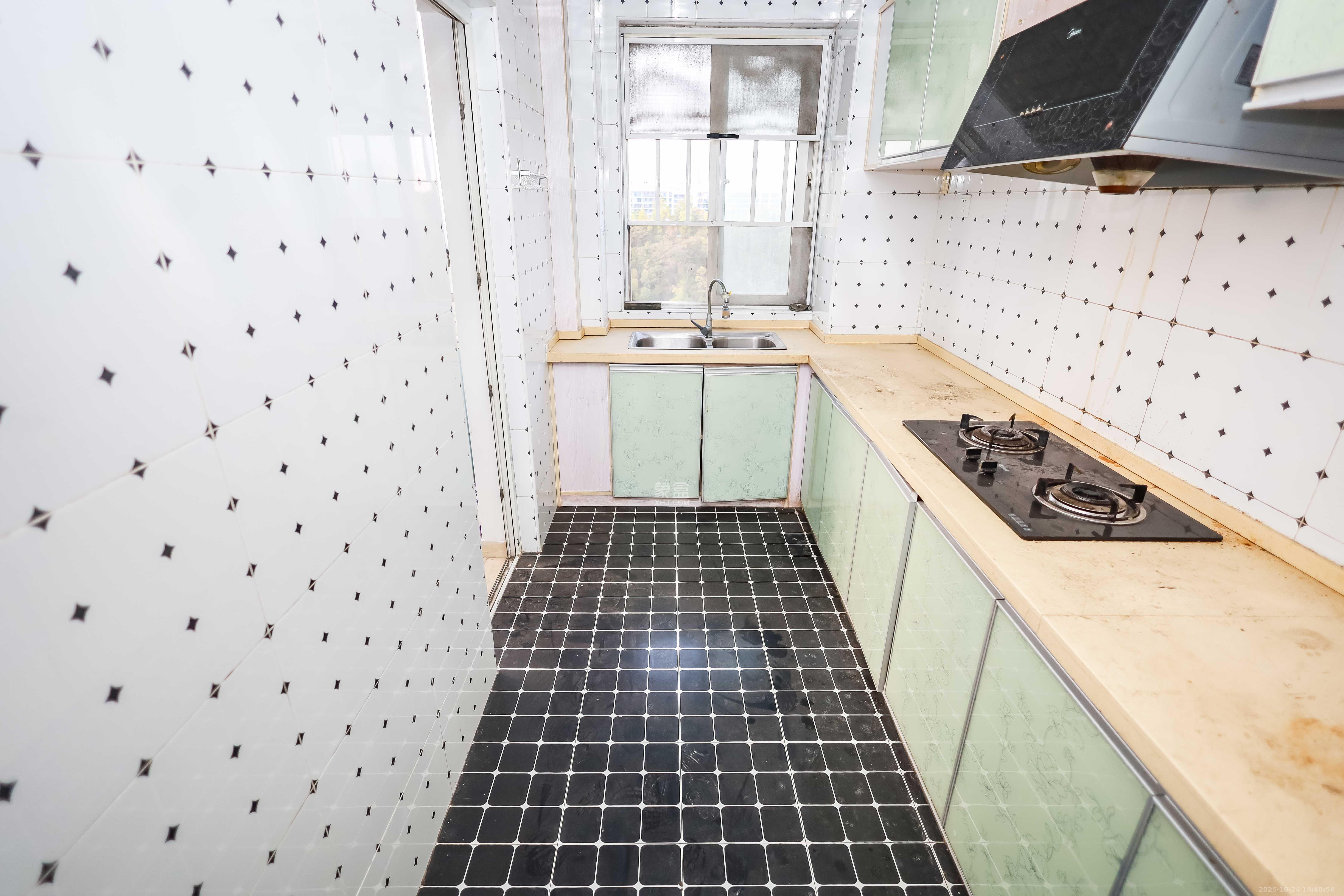 联美品格 3室2厅2卫 74.8万 联美品格 3室2厅2卫 74.8万厨房