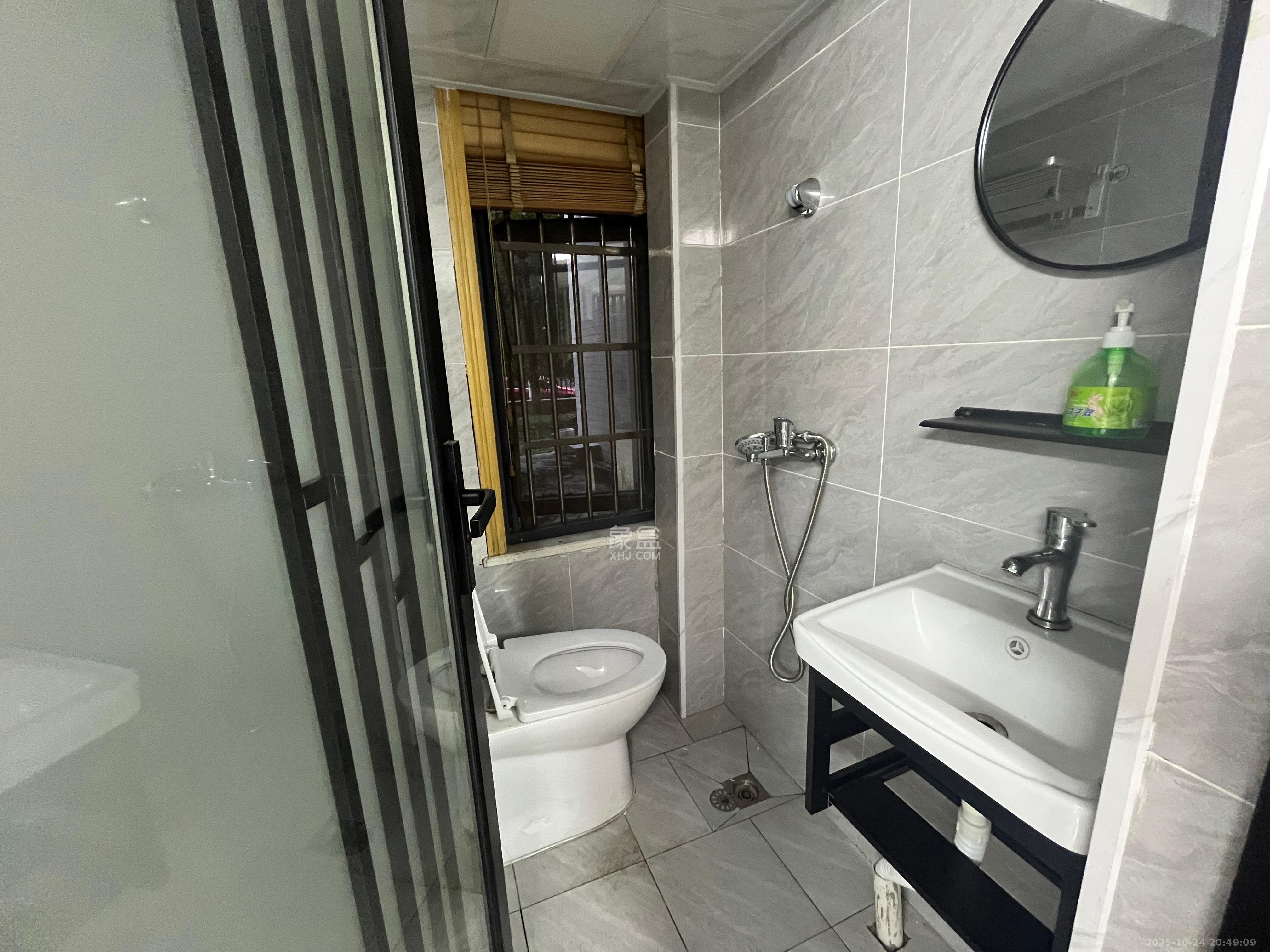 凯乐湘园  10室1厅1卫    5500.0元/月 凯乐湘园  10室1厅1卫    5500.0元/月室内图