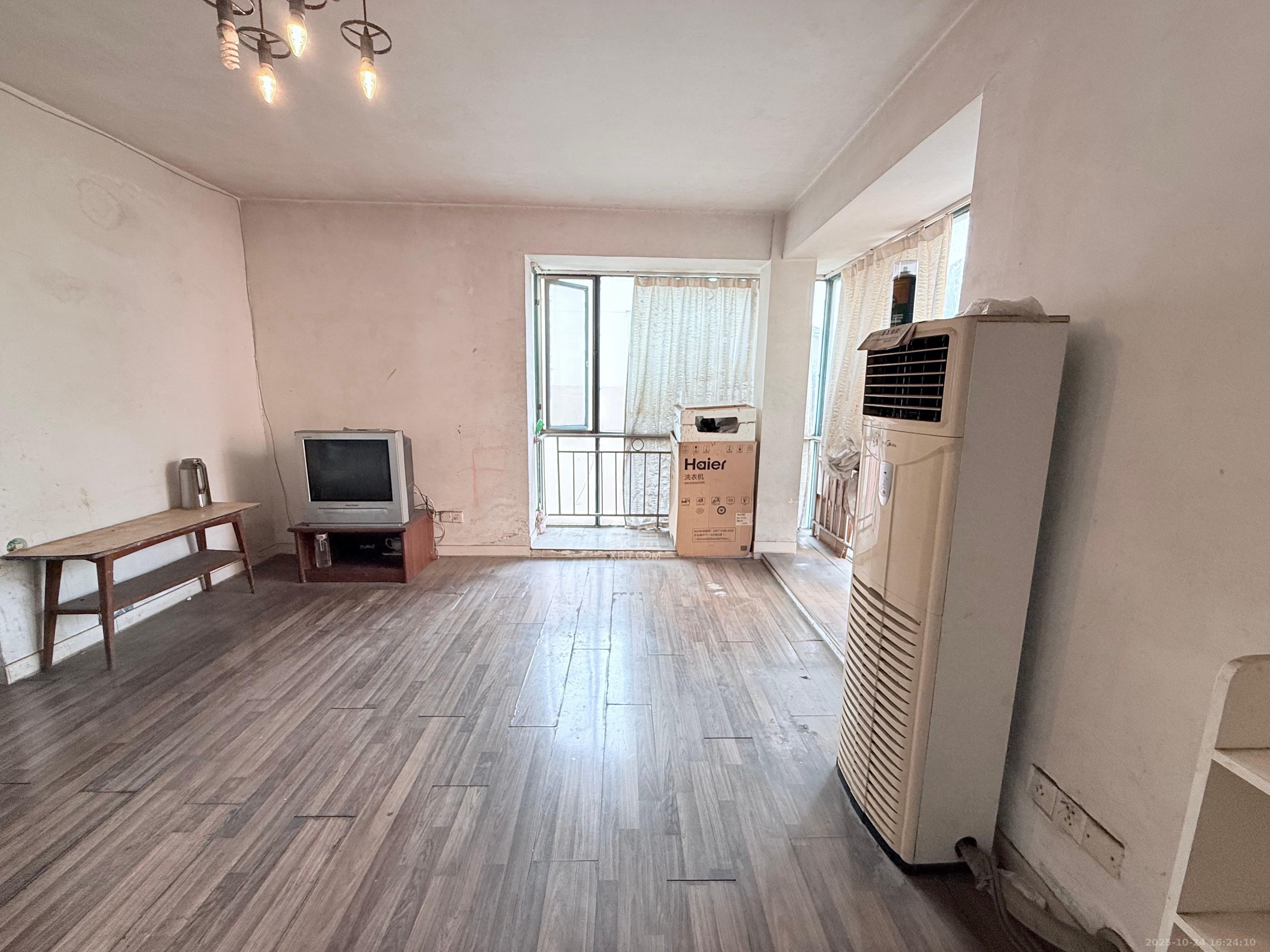 东方新城  2室2厅1卫    1200.0元/月 东方新城  2室2厅1卫    1200.0元/月室内图