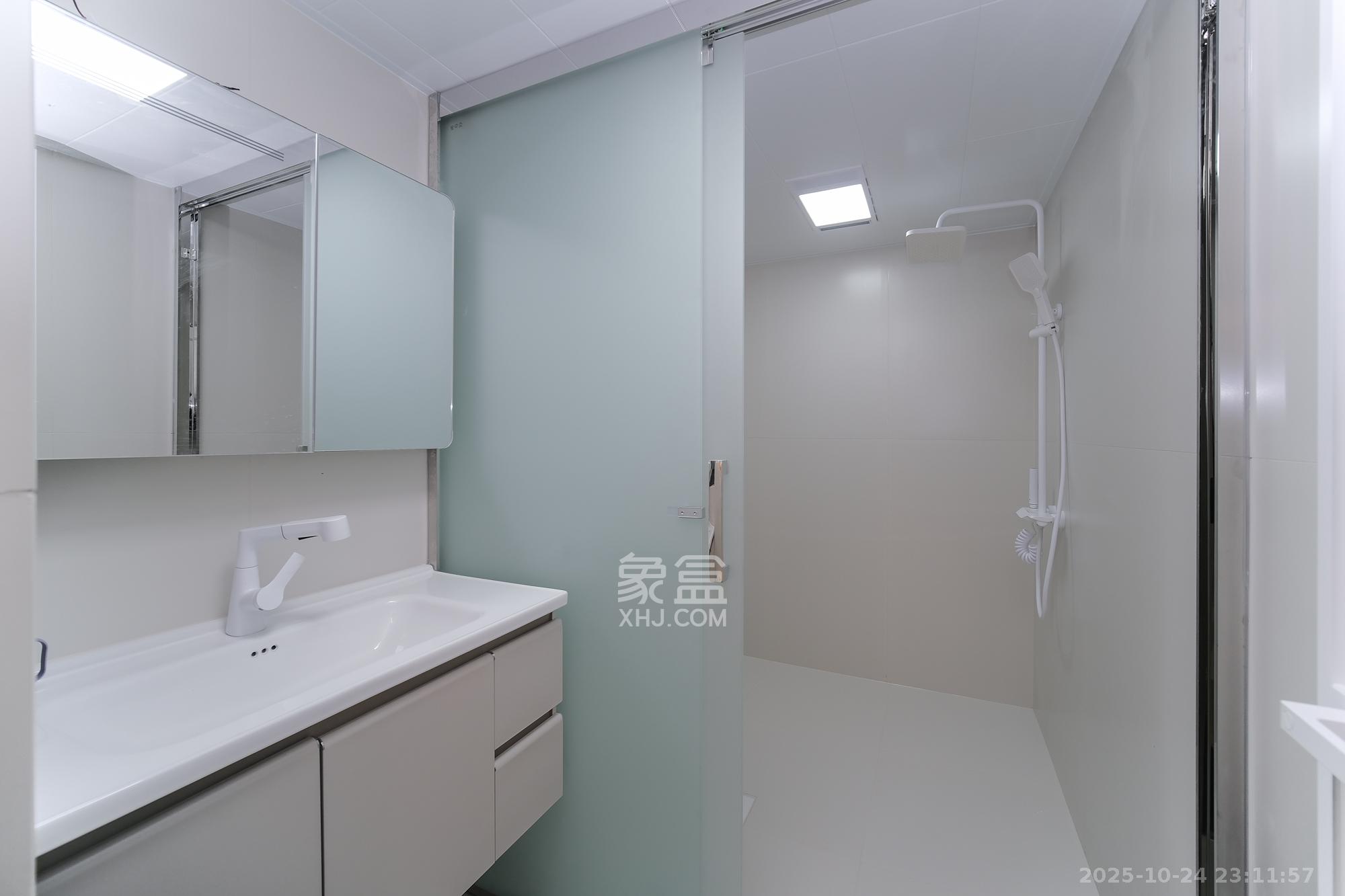 三一街区  3室2厅1卫    66.8万卫生间