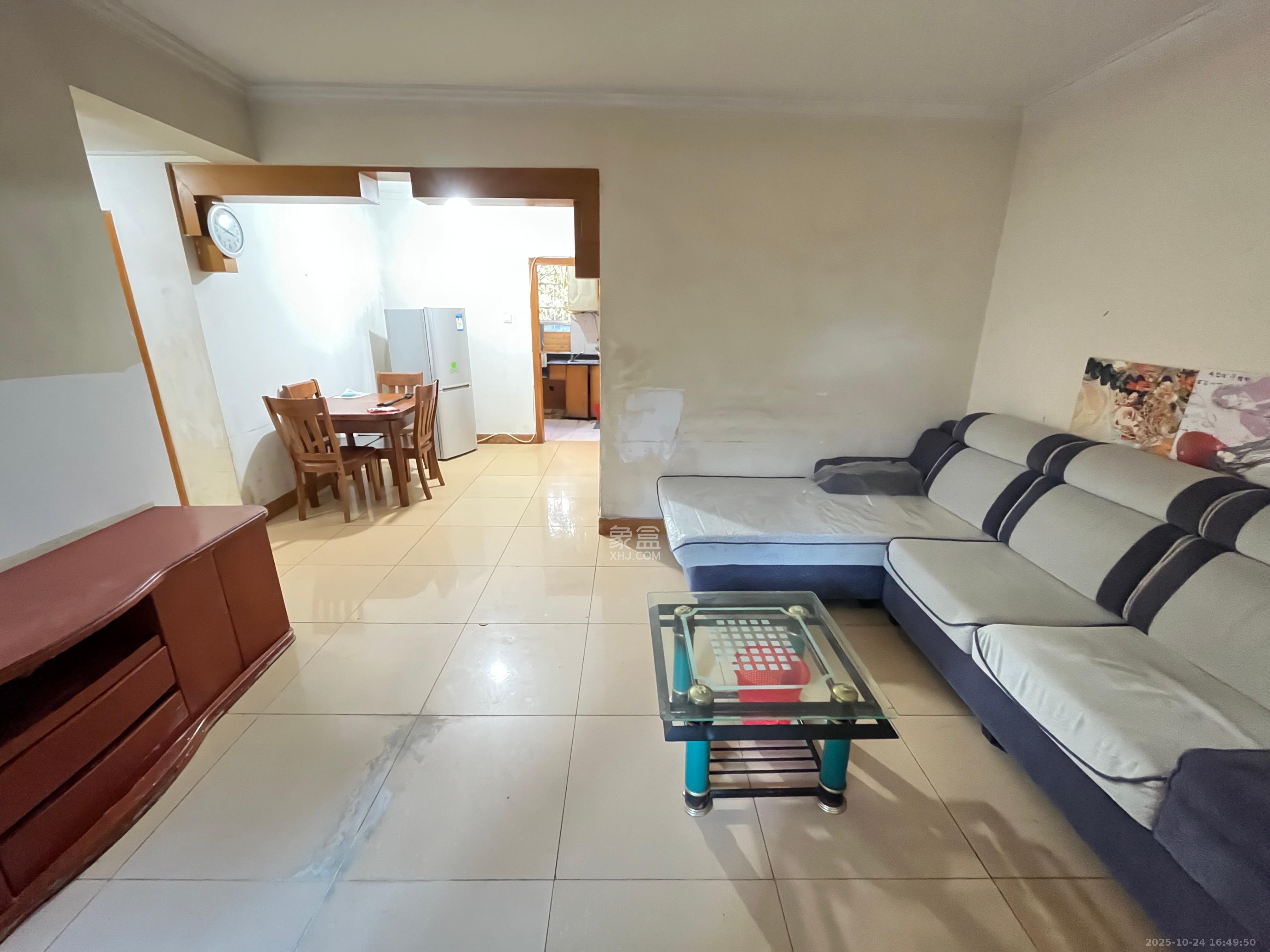 鸿园小区 2室1厅1卫 1500.0元/月 鸿园小区 2室1厅1卫 1500.0元/月室内图