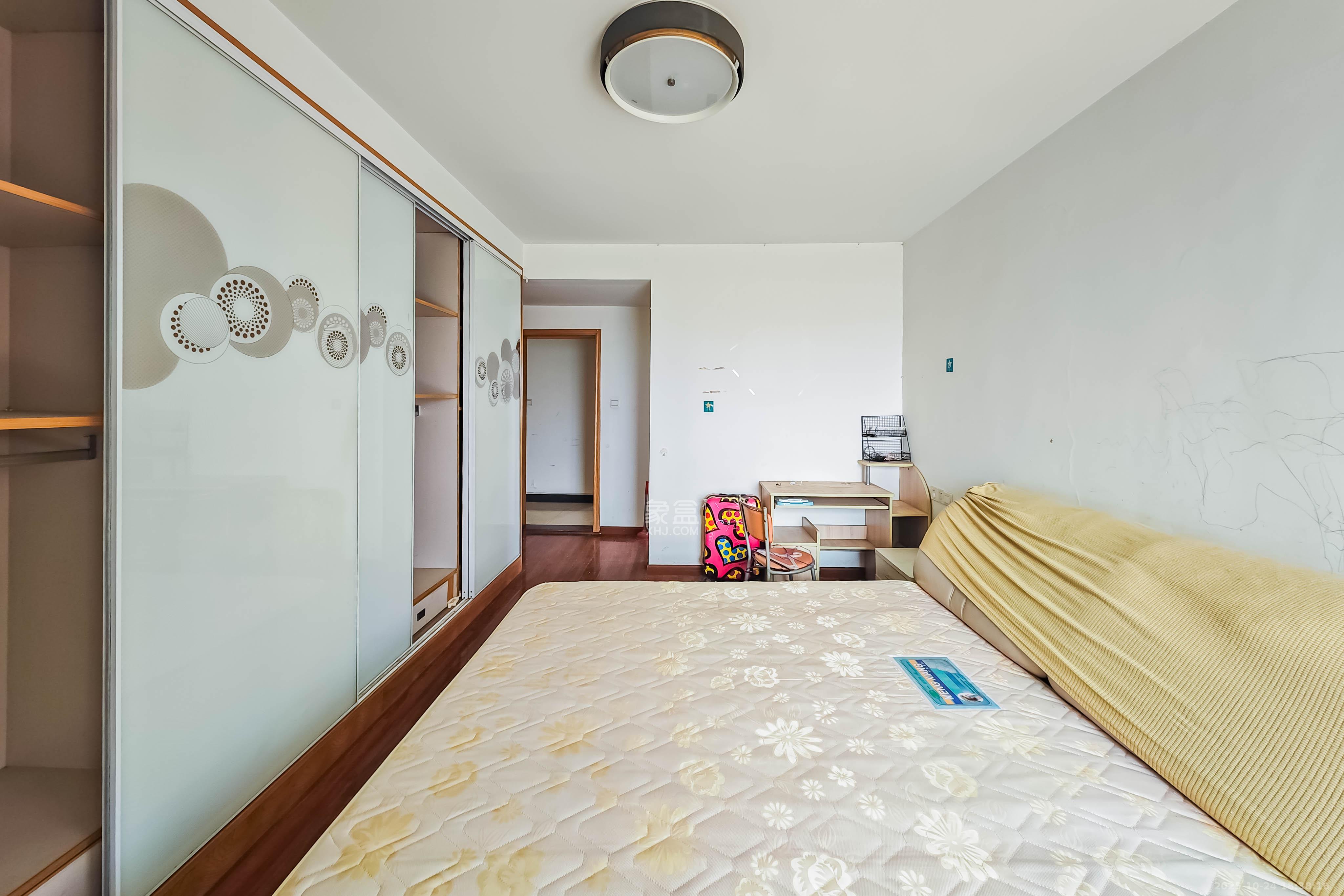 汇城上筑  3室2厅2卫    85.0万 汇城上筑  3室2厅2卫    85.0万卧室