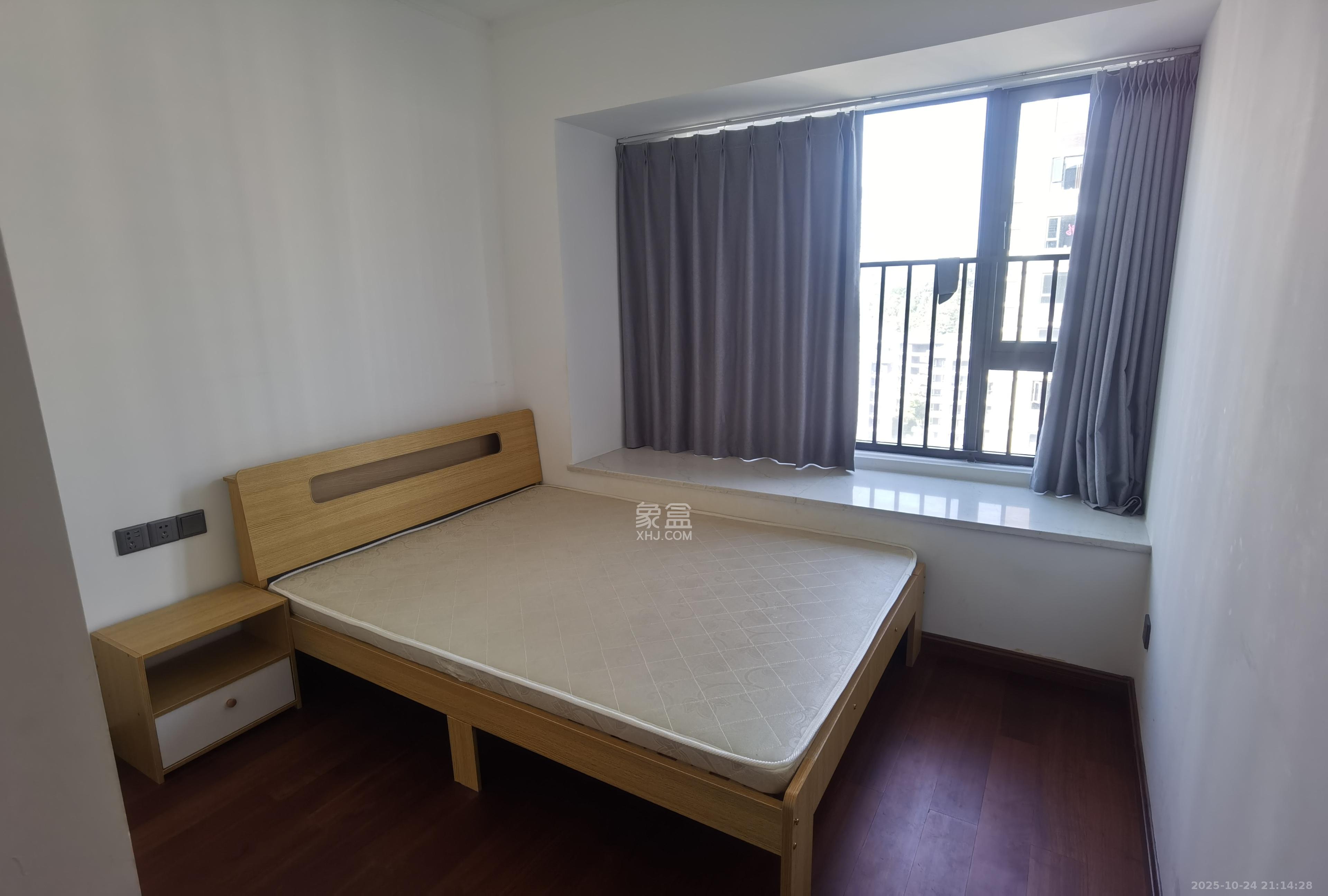 招商雍山湖  4室2厅2卫    3500.0元/月室内图