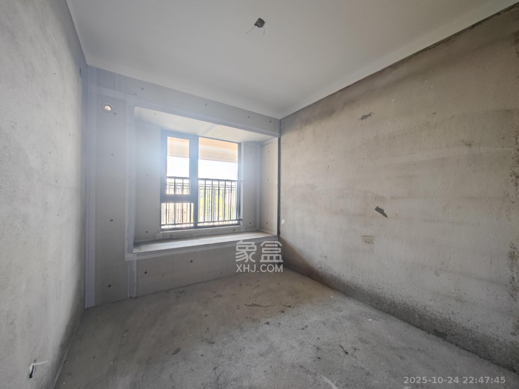 远洋红星天铂一期  3室2厅1卫    85.0万卧室