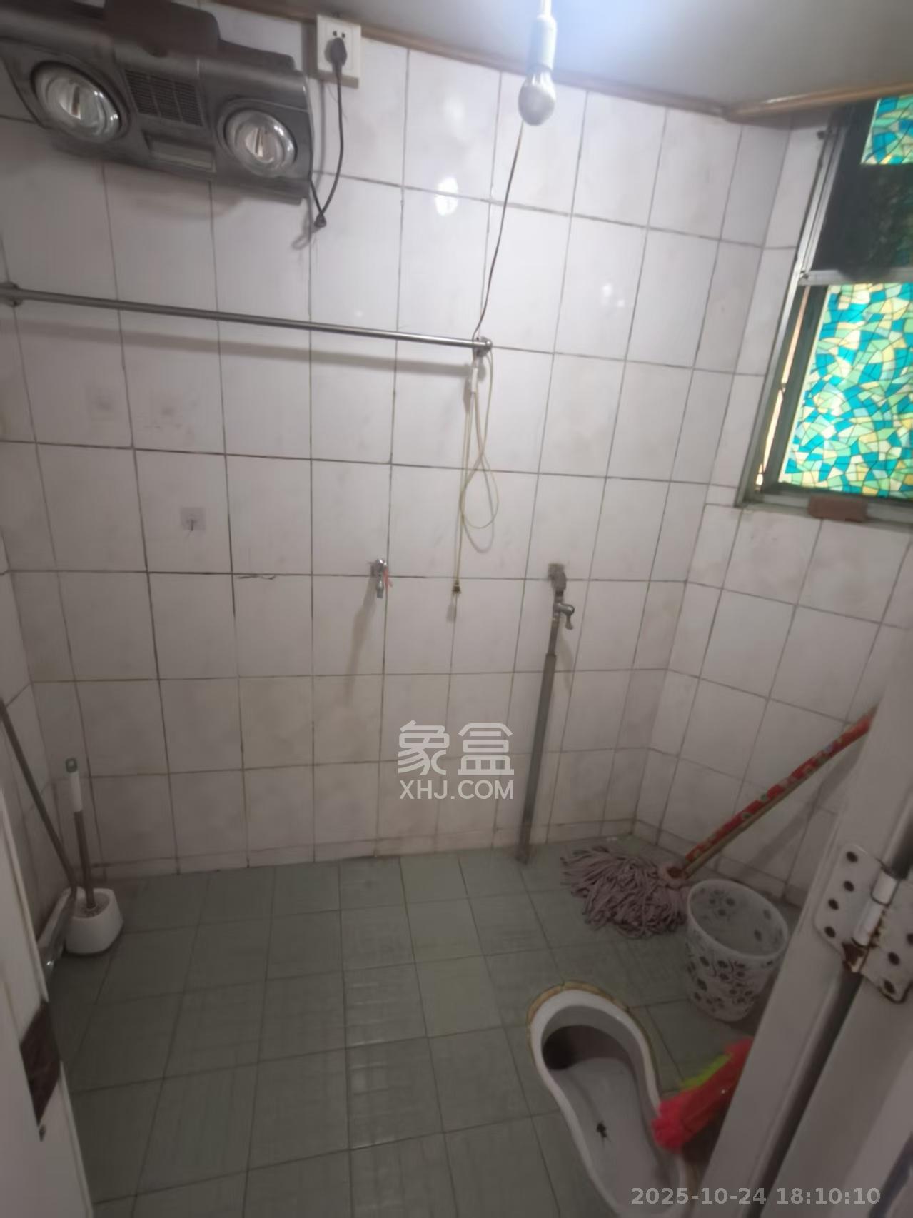 市建委宿舍  4室2厅1卫    2300.0元/月 市建委宿舍  4室2厅1卫    2300.0元/月室内图