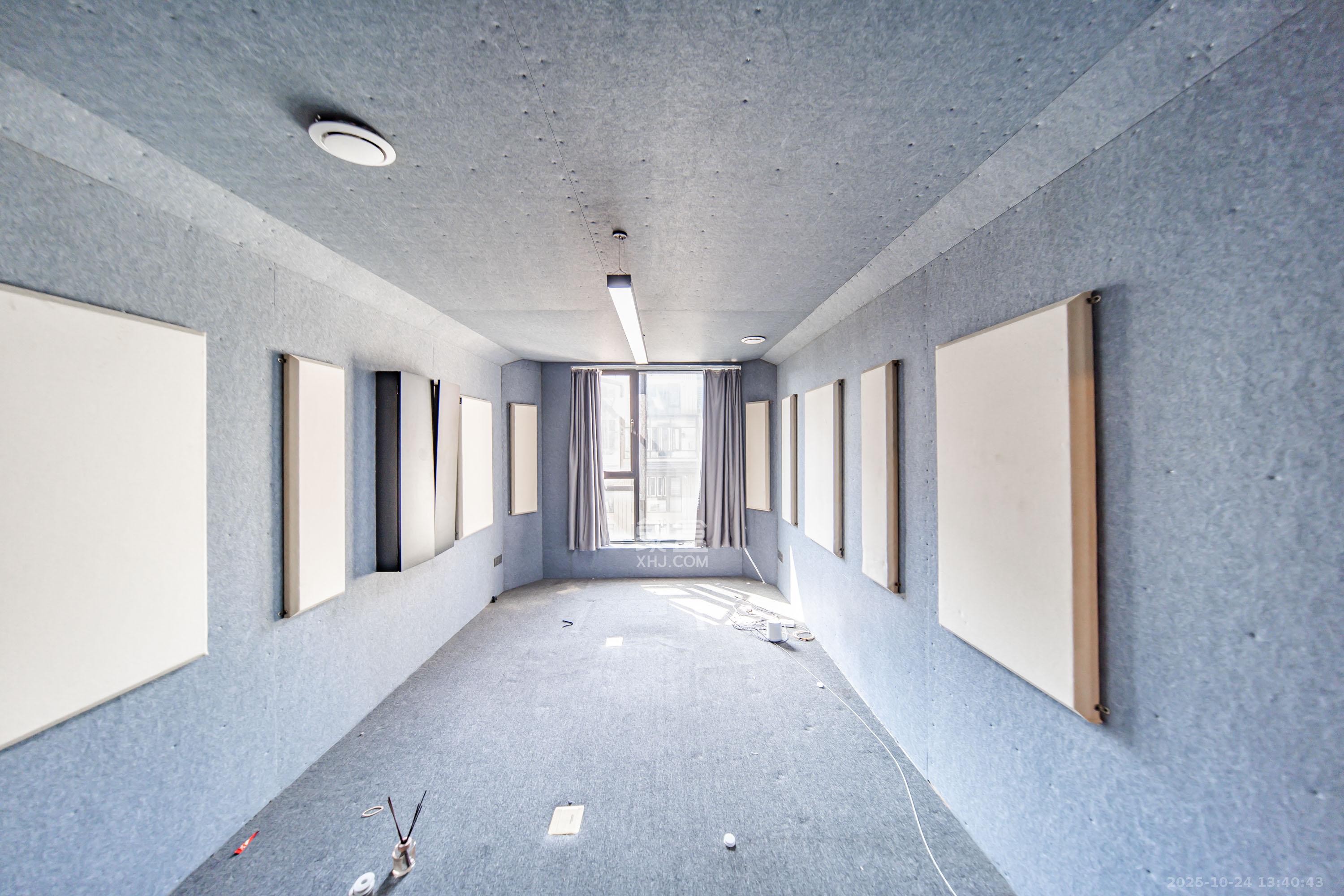 洋湖18克拉(旷远洋湖18克拉) 5室1厅3卫 290.0万 洋湖18克拉(旷远洋湖18克拉) 5室1厅3卫 290.0万卧室