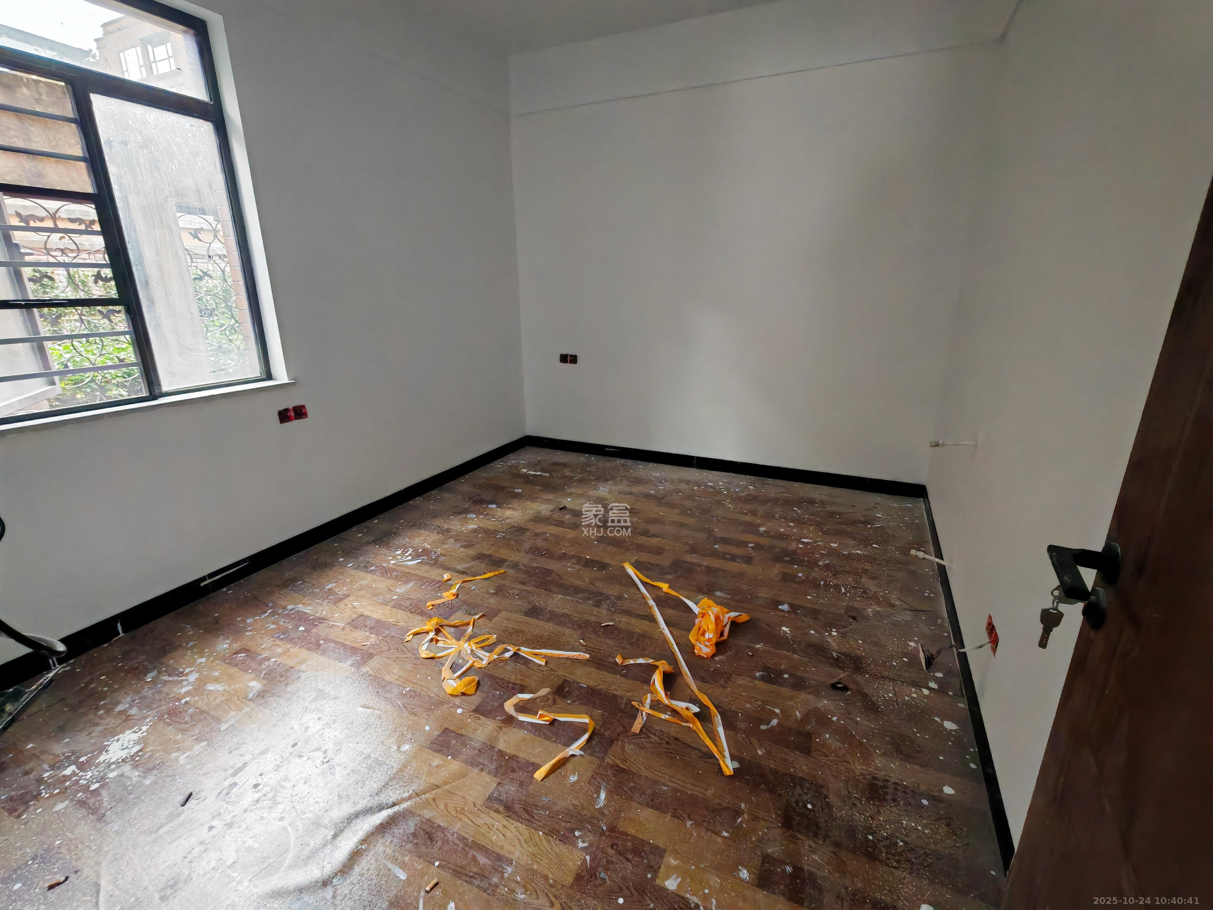 中冶中央公园  5室2厅2卫    5500.0元/月室内图