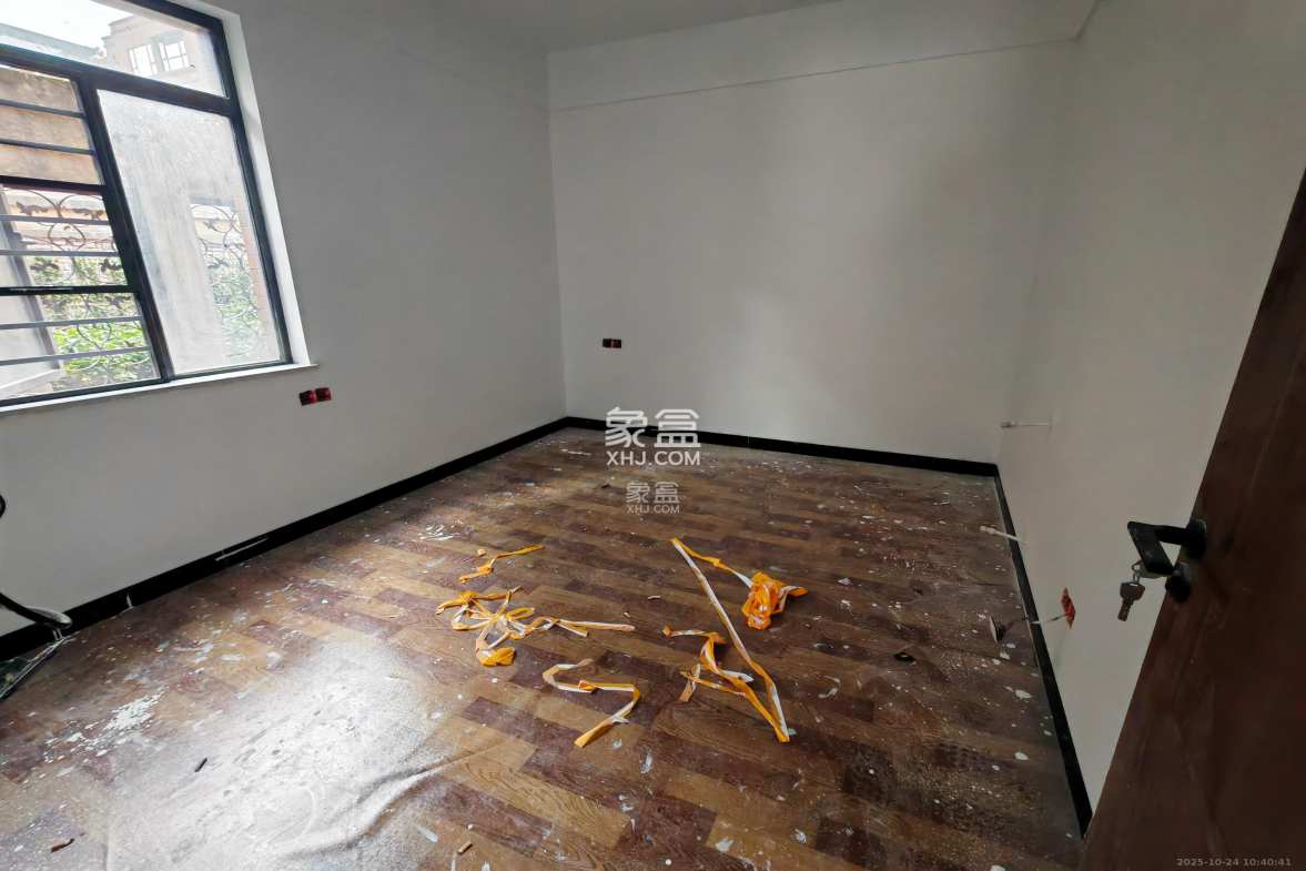 中冶中央公园  5室2厅2卫    5500.0元/月 中冶中央公园  5室2厅2卫    5500.0元/月室内图