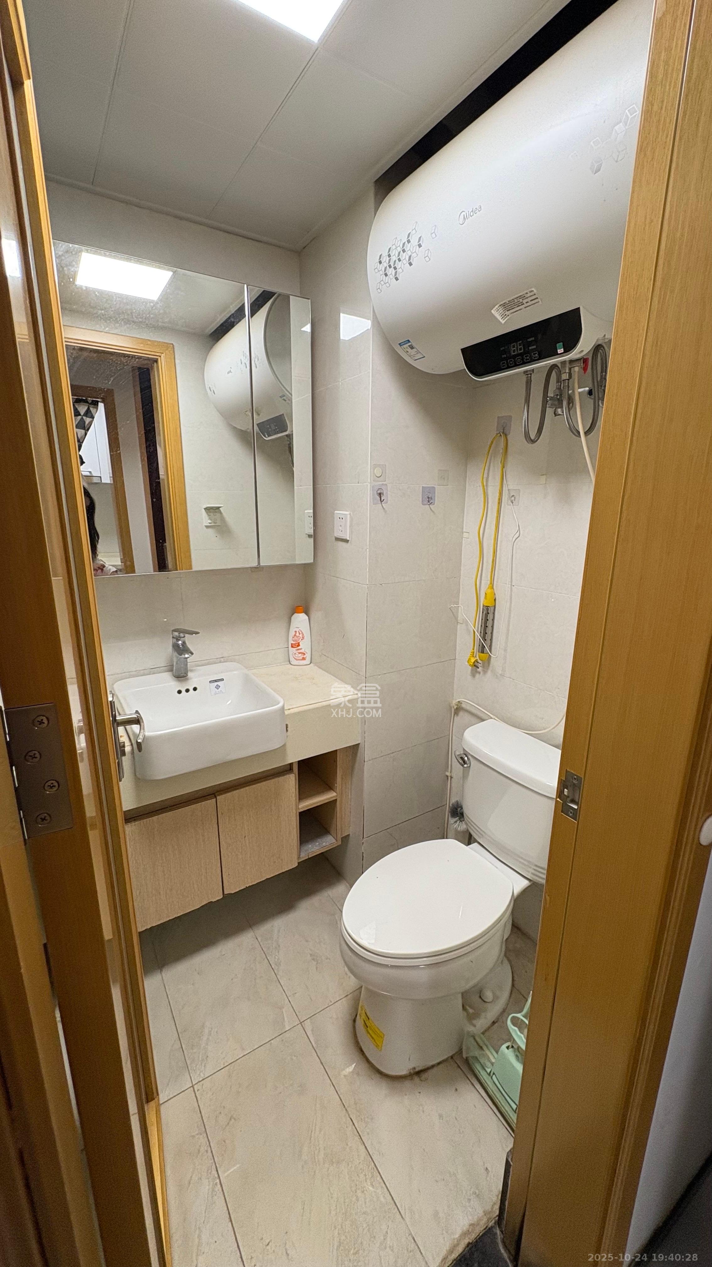 中海新城熙岸(中信新城五期)  1室1厅1卫    1300.0元/月 中海新城熙岸(中信新城五期)  1室1厅1卫    1300.0元/月室内图