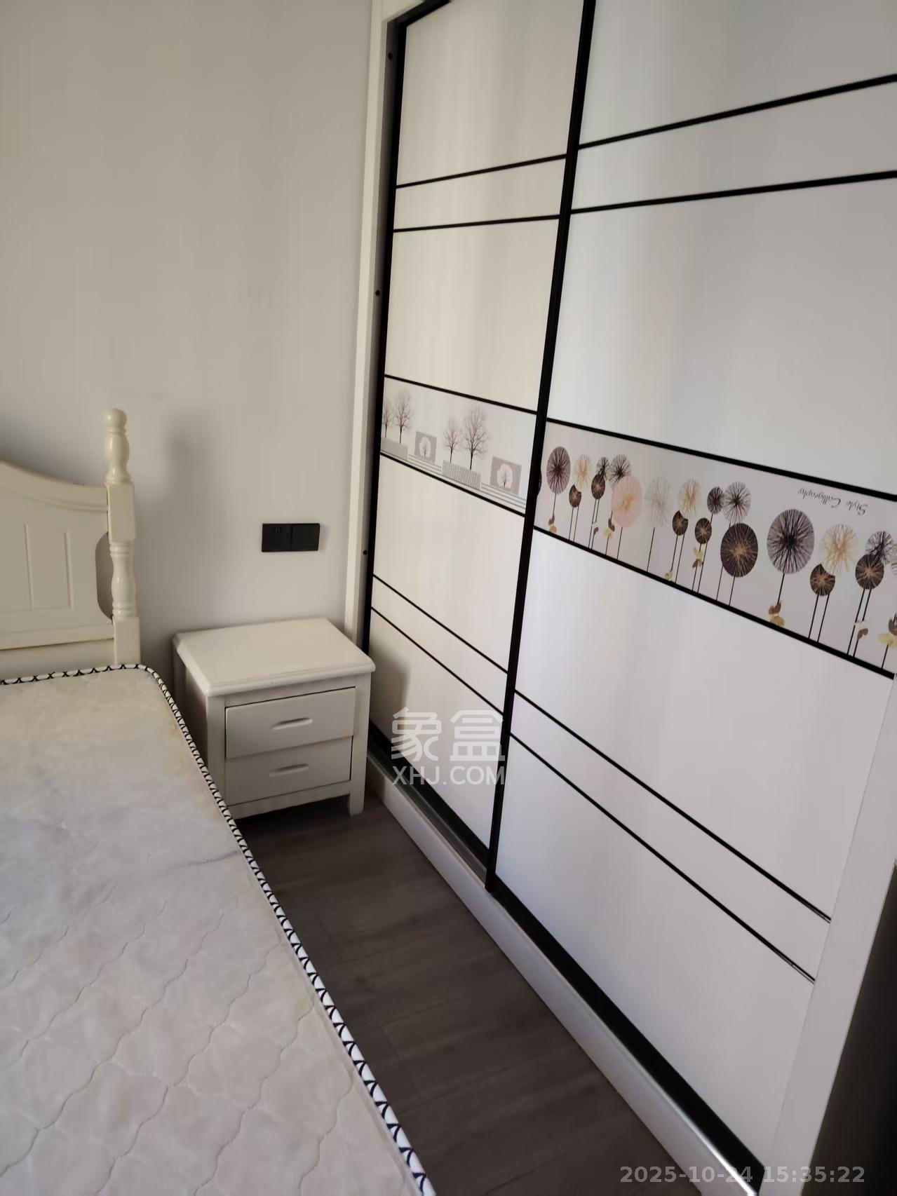 华润置地广场二期 3室2厅2卫 2300.0元/月 华润置地广场二期 3室2厅2卫 2300.0元/月室内图