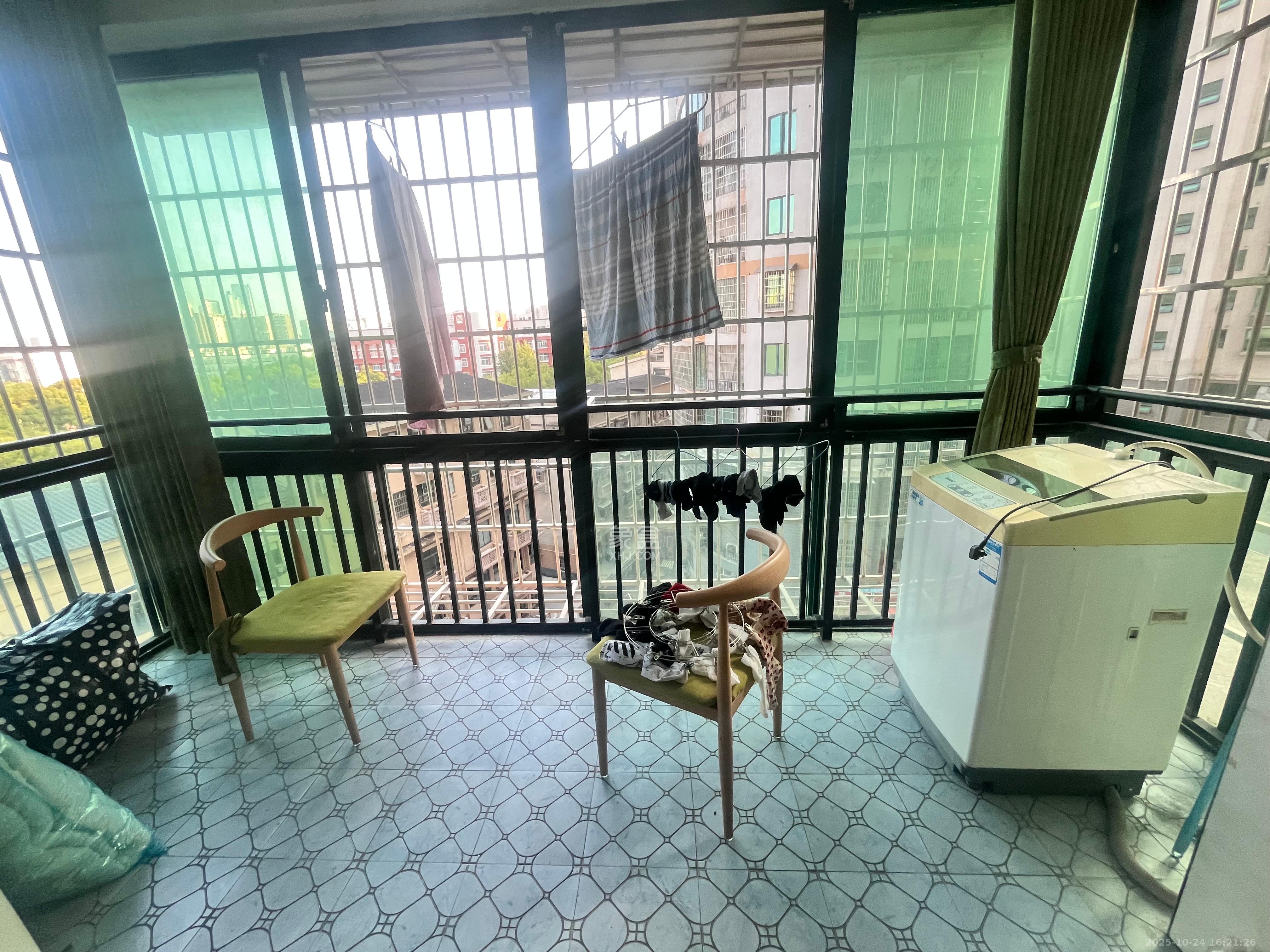 湖韵佳苑  3室2厅2卫    3000.0元/月 湖韵佳苑  3室2厅2卫    3000.0元/月室内图