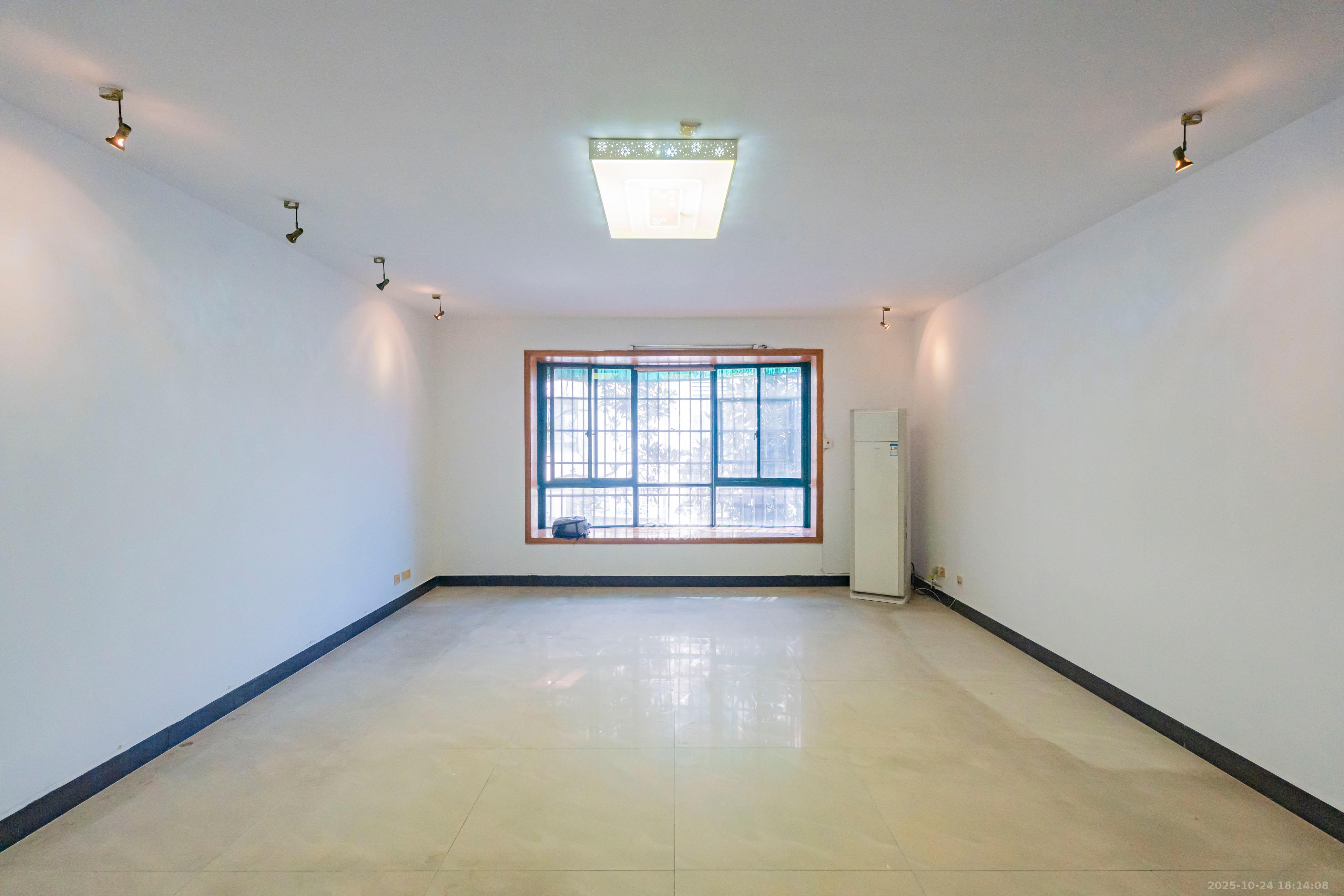 四季阳光花城  4室2厅2卫    155.0万 四季阳光花城  4室2厅2卫    155.0万