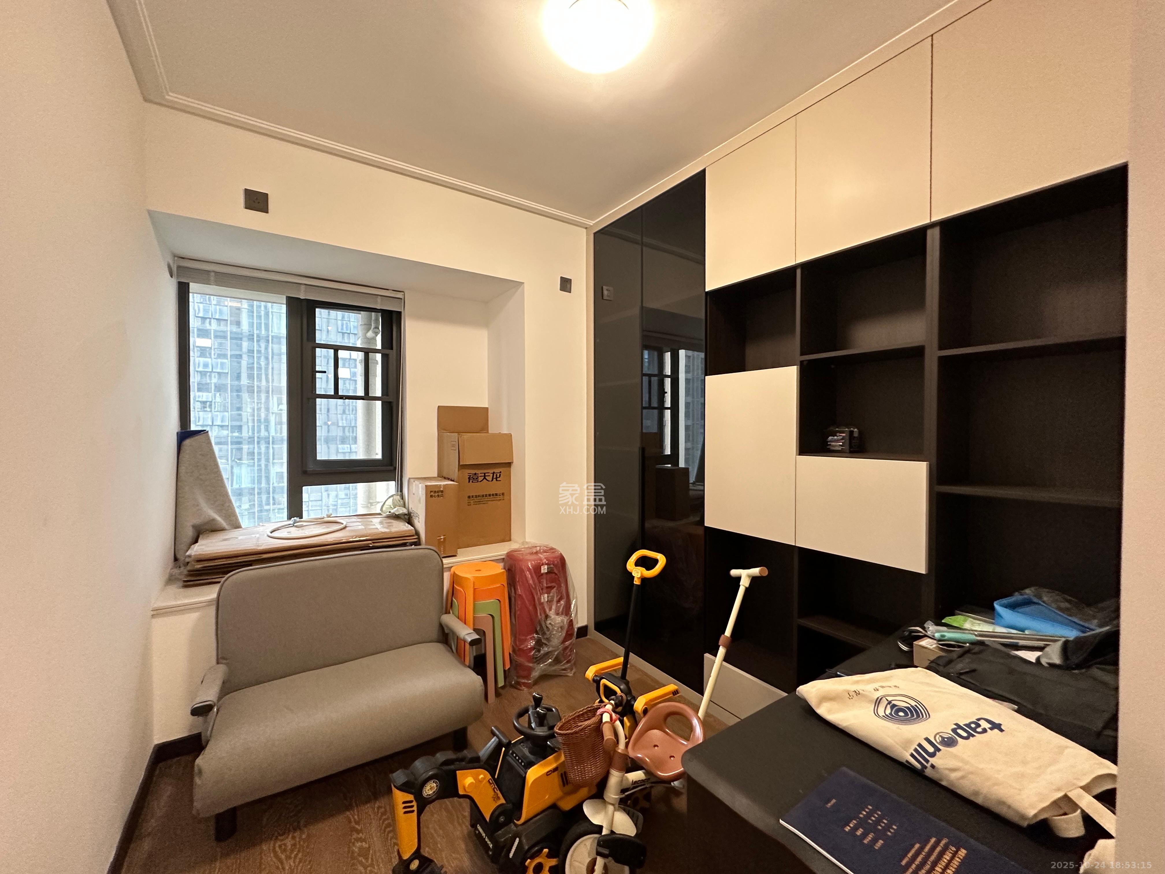 卓越中寰 4室2厅2卫 5500.0元/月 卓越中寰 4室2厅2卫 5500.0元/月室内图