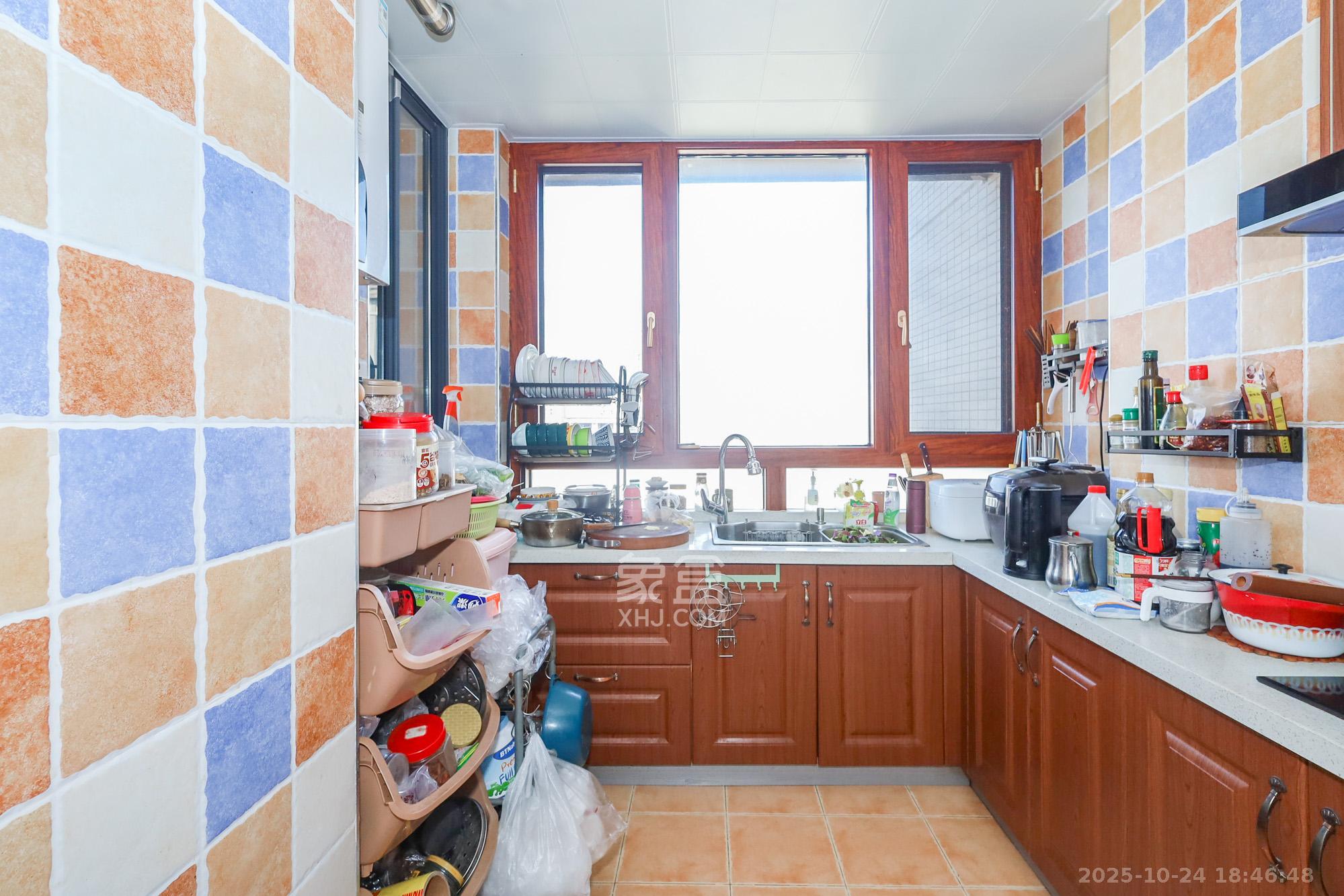 八方小区B区  4室2厅2卫    518.0万厨房