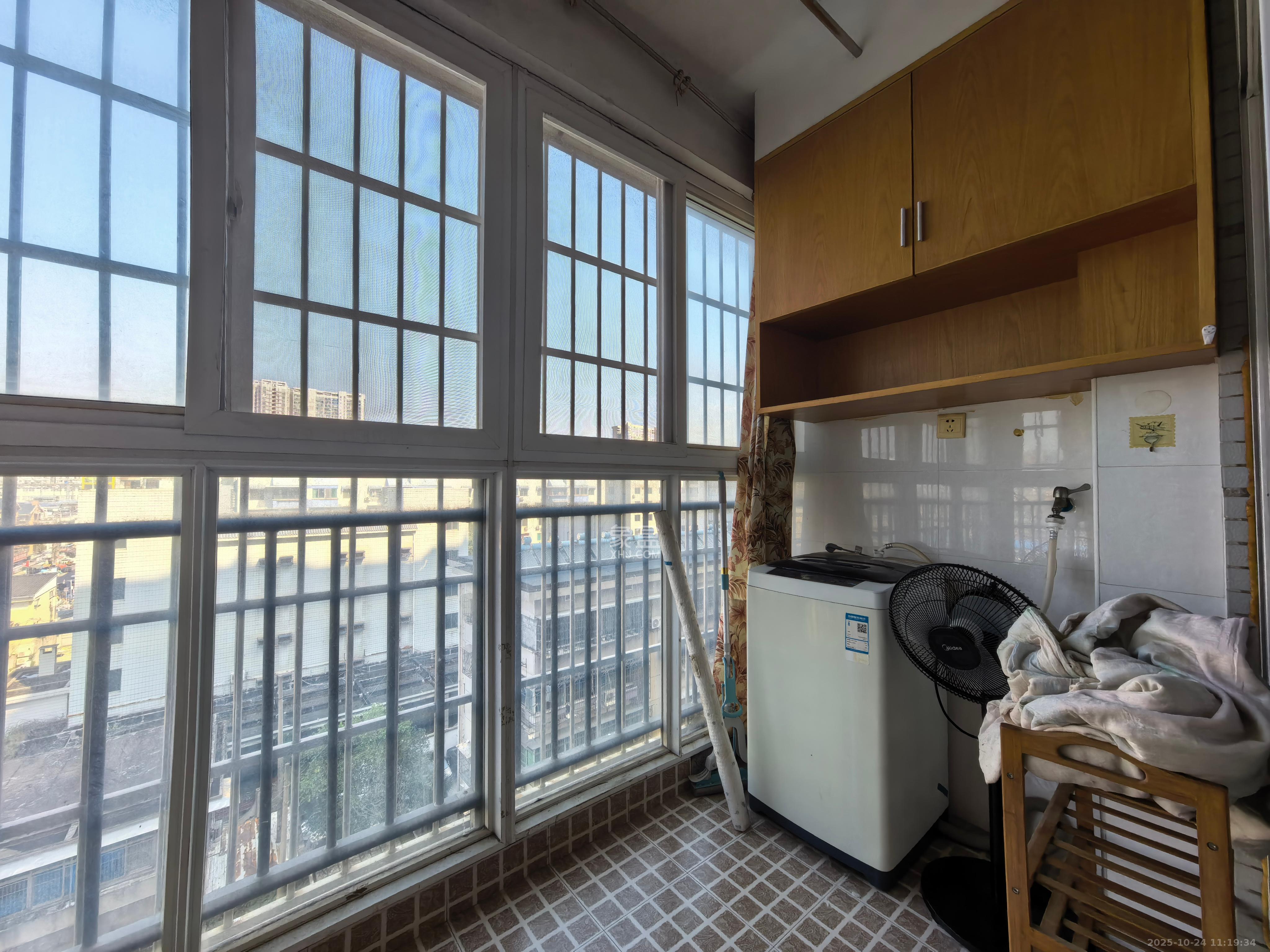 星典时代  1室1厅1卫    1600.0元/月 星典时代  1室1厅1卫    1600.0元/月室内图