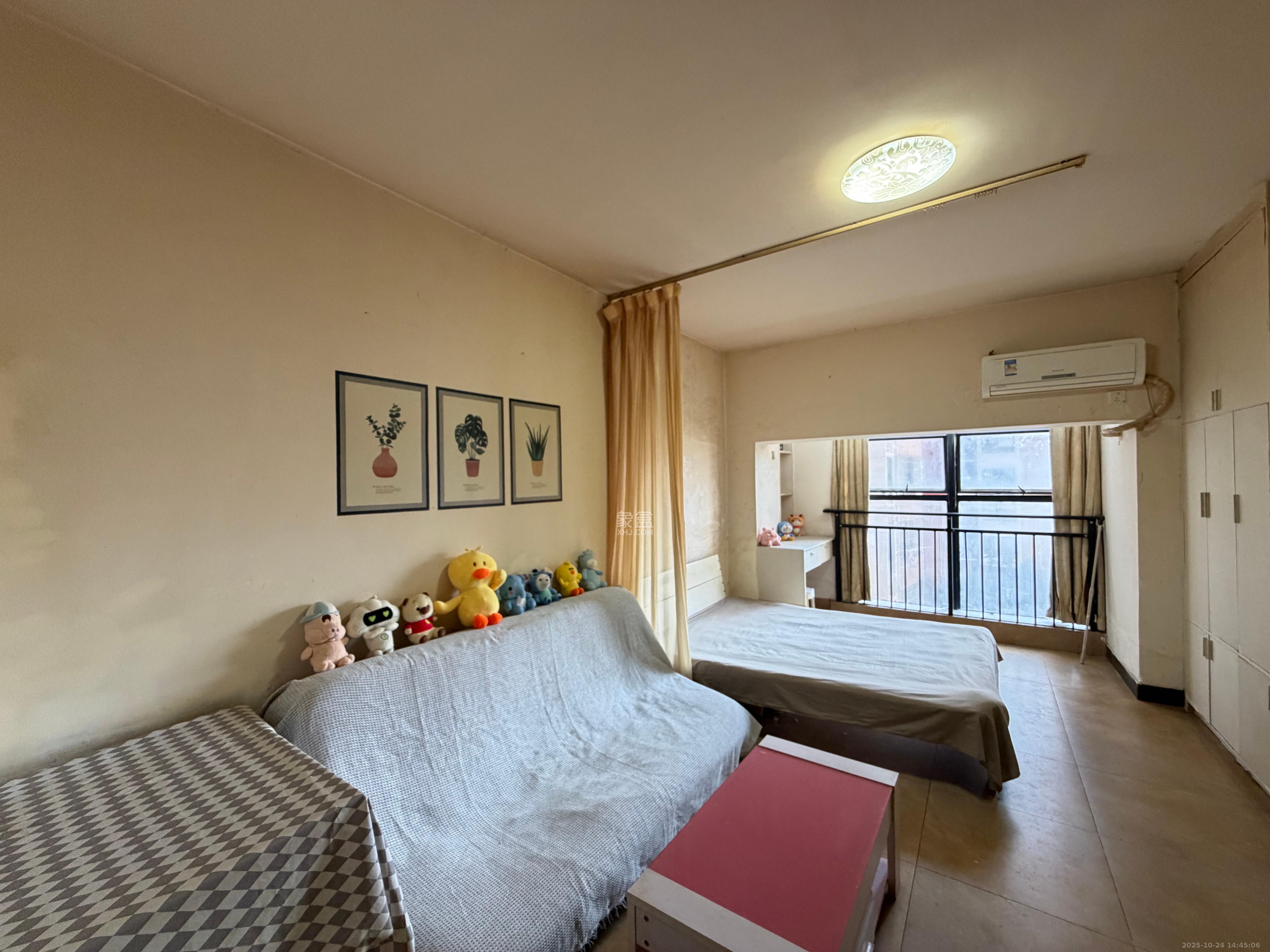 山水华景  1室1厅1卫    1200.0元/月室内图