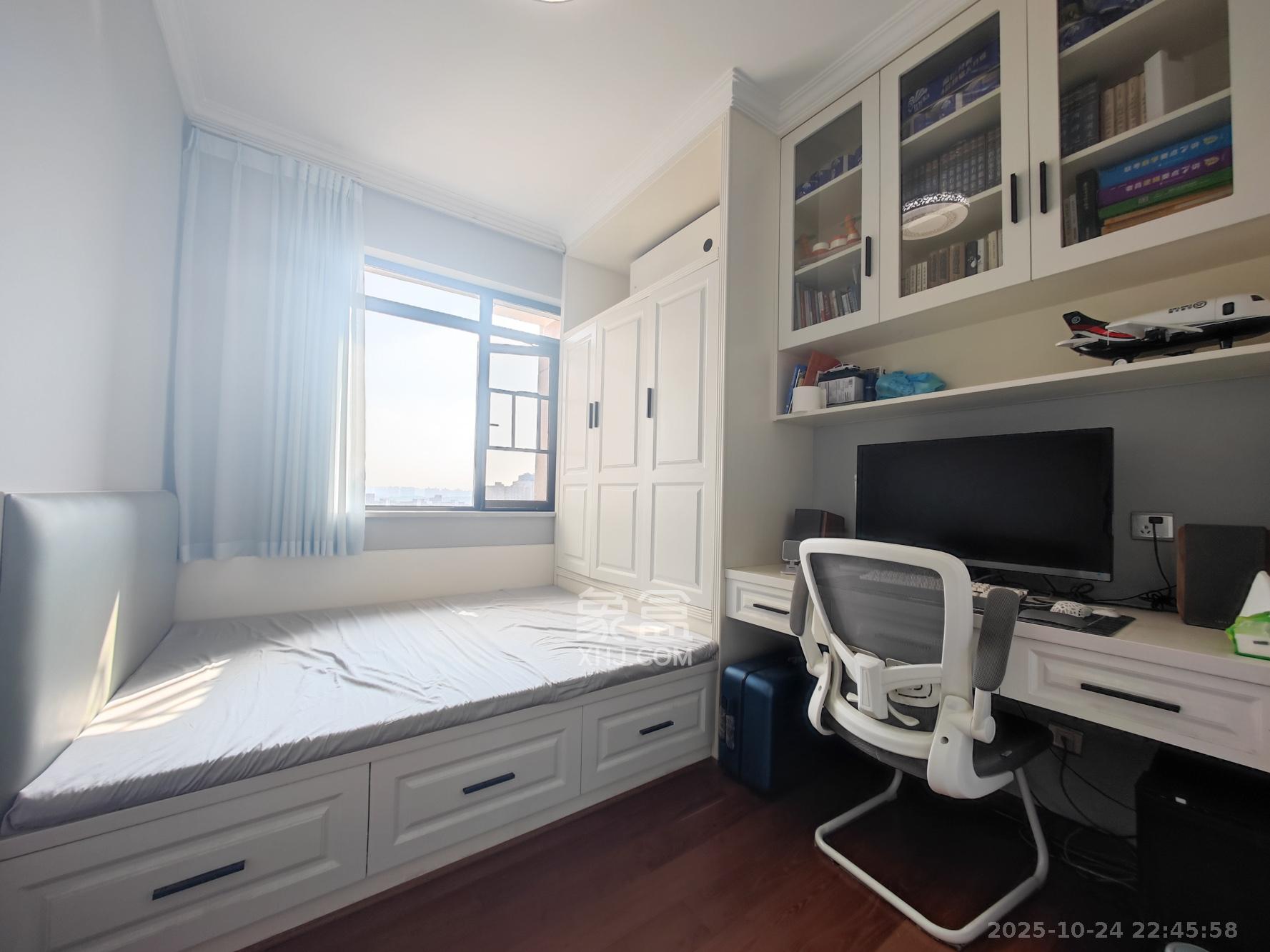 创元时代(成兴景苑) 4室2厅2卫 142.0万 创元时代(成兴景苑) 4室2厅2卫 142.0万卧室