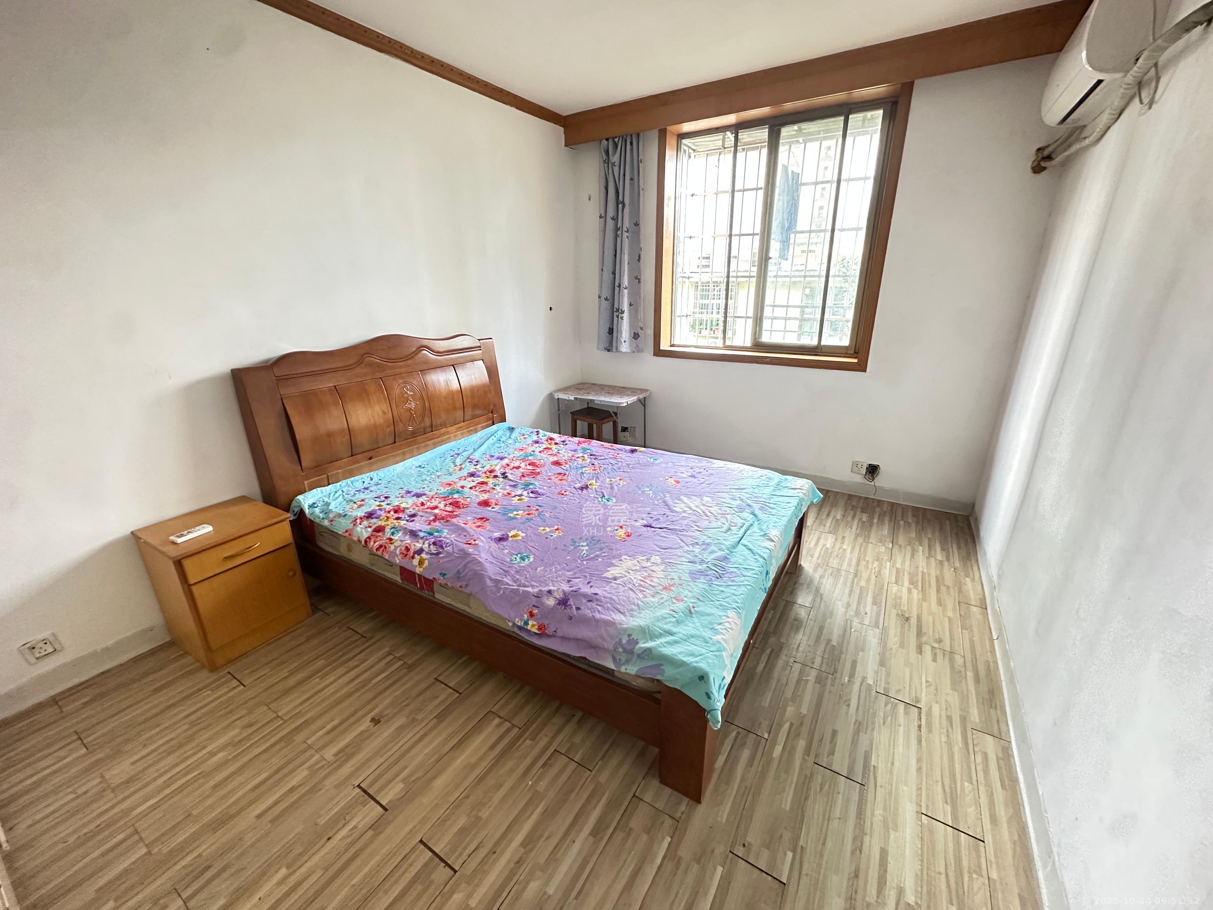 轻苑小区  3室1厅1卫    2200.0元/月室内图