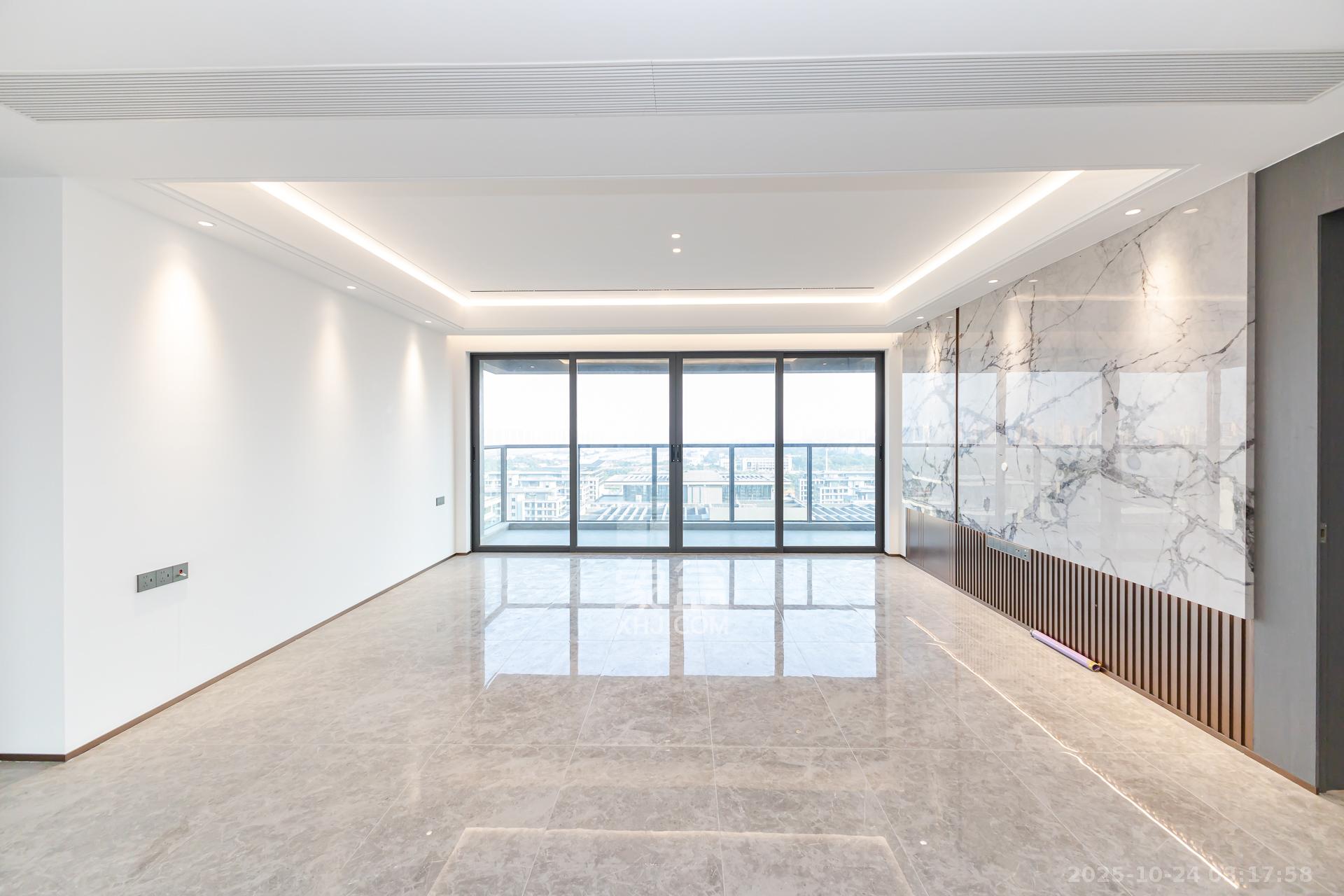 嘉臣道  4室2厅3卫    310.0万 嘉臣道  4室2厅3卫    310.0万