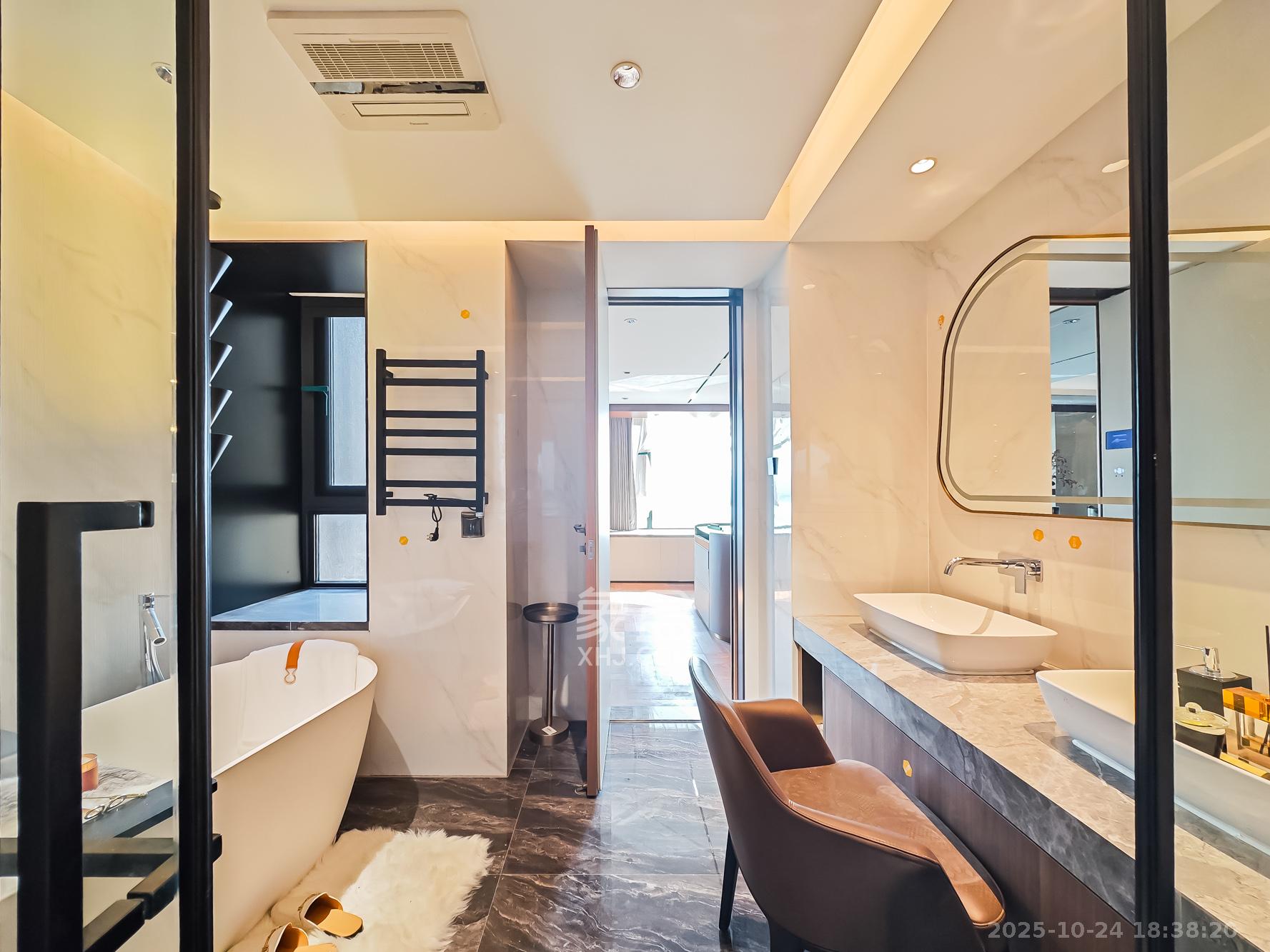 中欣楚天御府B区观澜  5室2厅3卫    1100.0万 中欣楚天御府B区观澜  5室2厅3卫    1100.0万卫生间