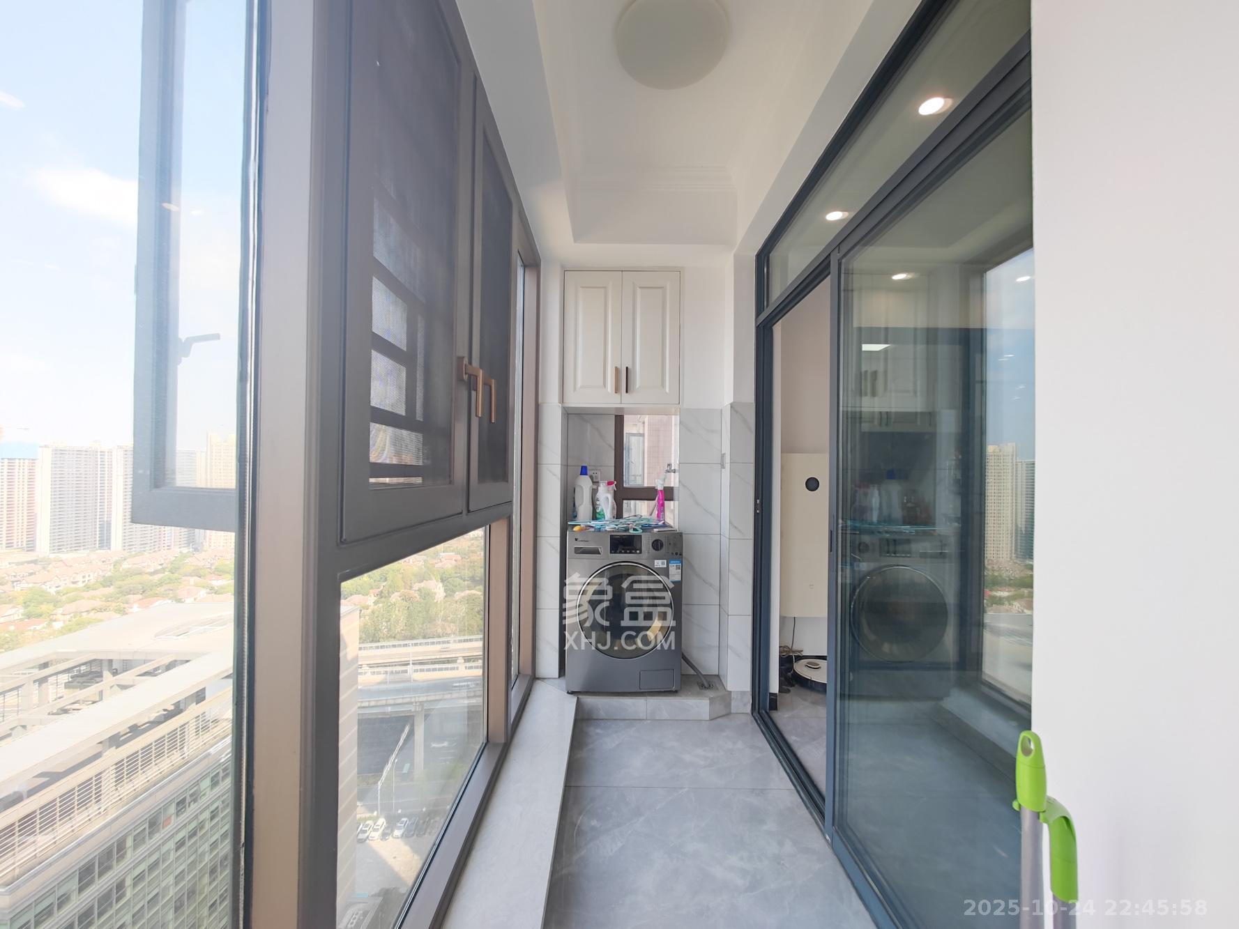 创元时代(成兴景苑) 4室2厅2卫 142.0万 创元时代(成兴景苑) 4室2厅2卫 142.0万阳台