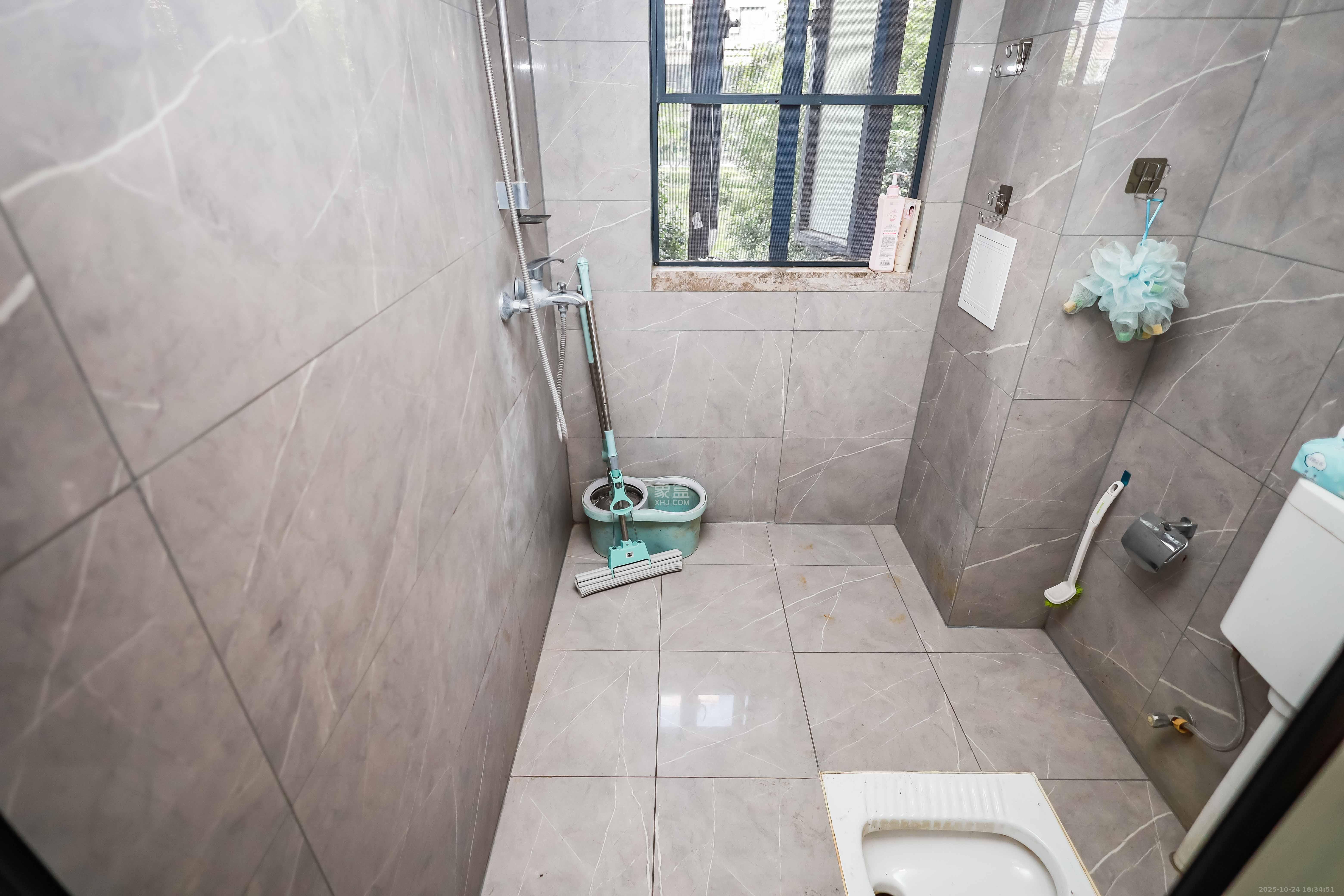 长房云西府一期  3室2厅2卫    102.0万卫生间