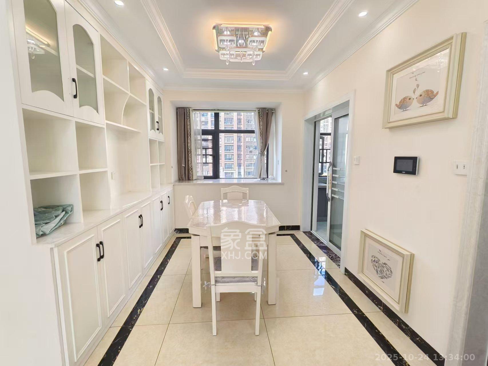 未来漫城  4室2厅2卫    3300.0元/月