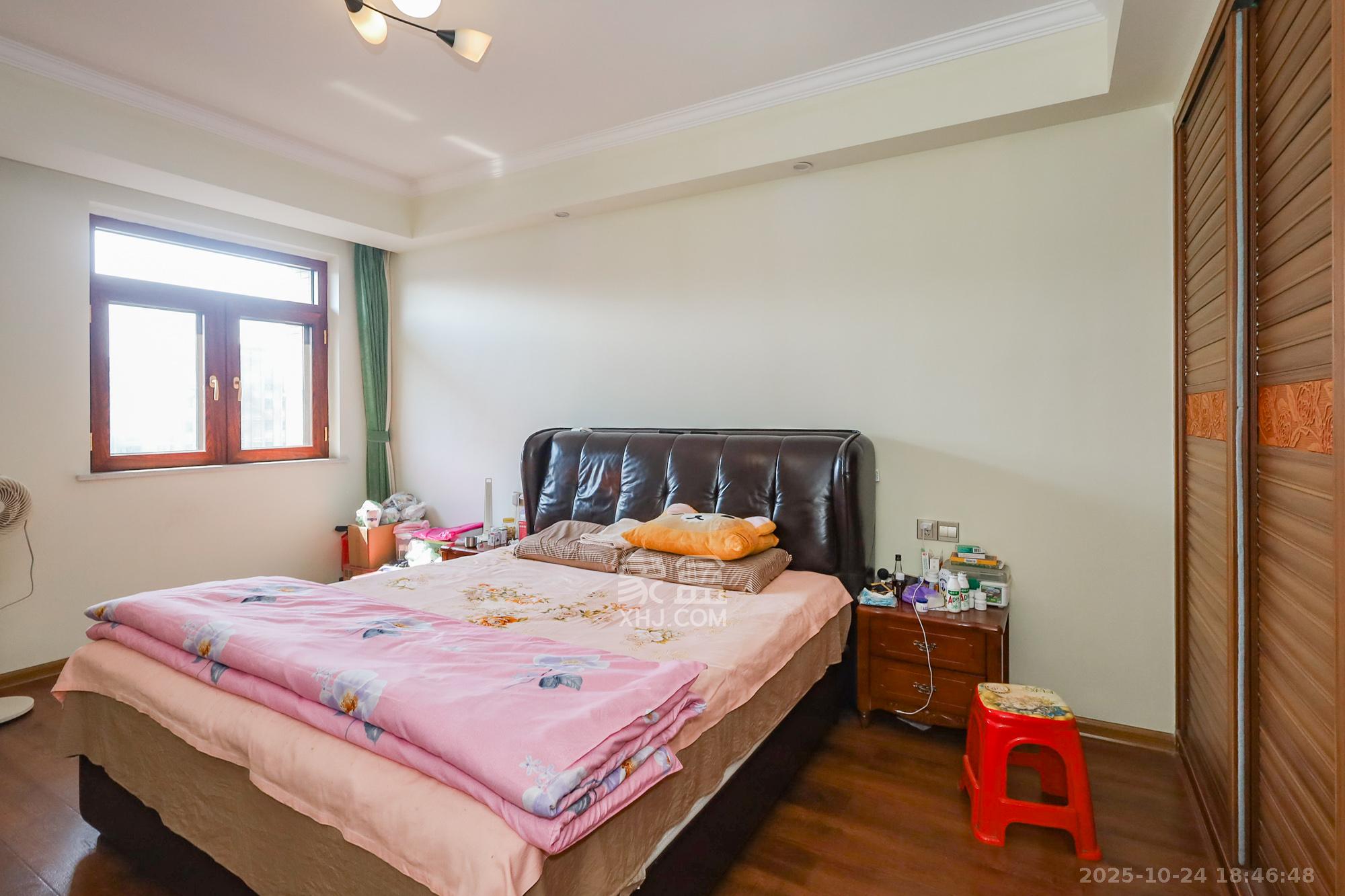 八方小区B区  4室2厅2卫    518.0万卧室