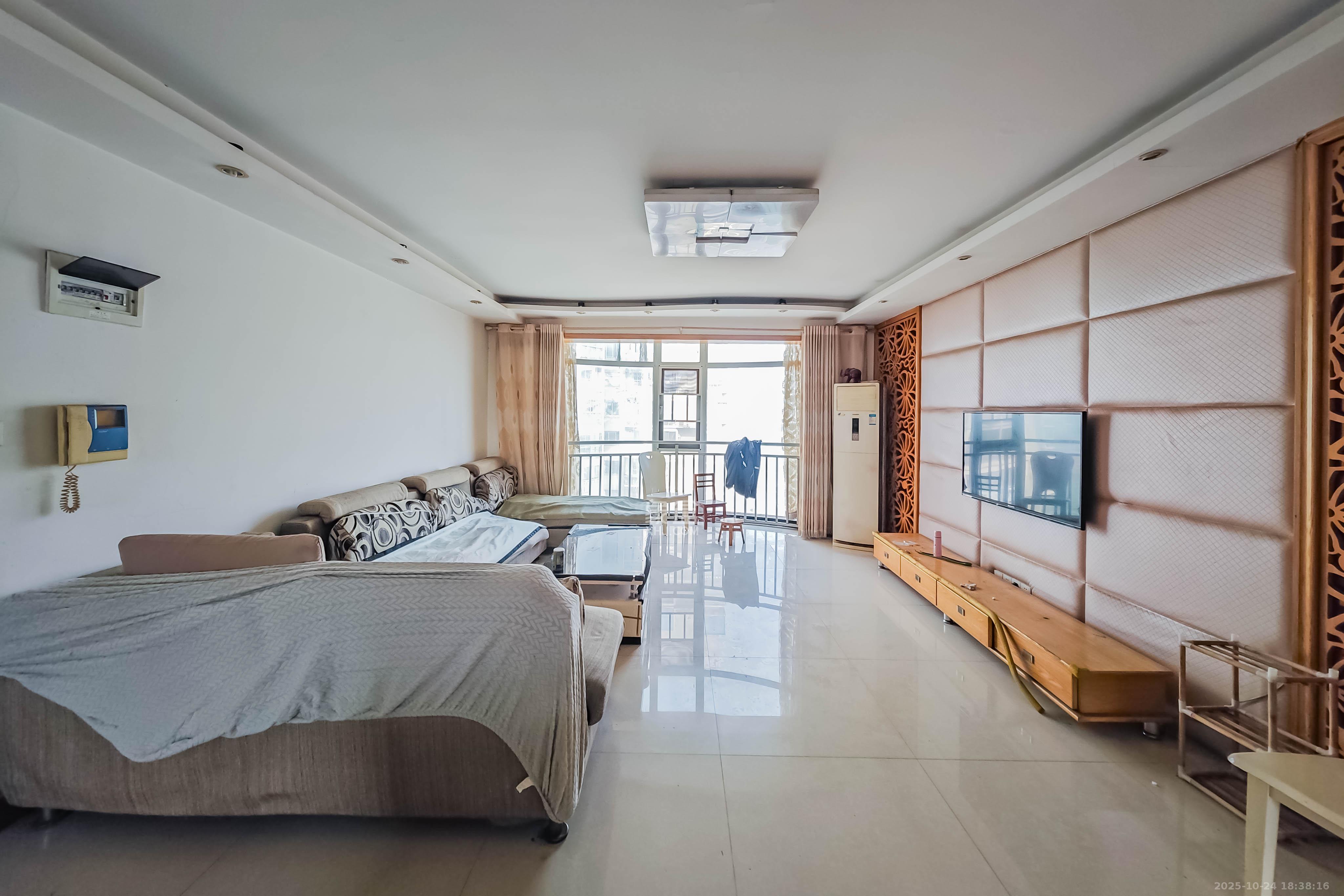 汇城上筑  3室2厅2卫    85.0万 汇城上筑  3室2厅2卫    85.0万客厅