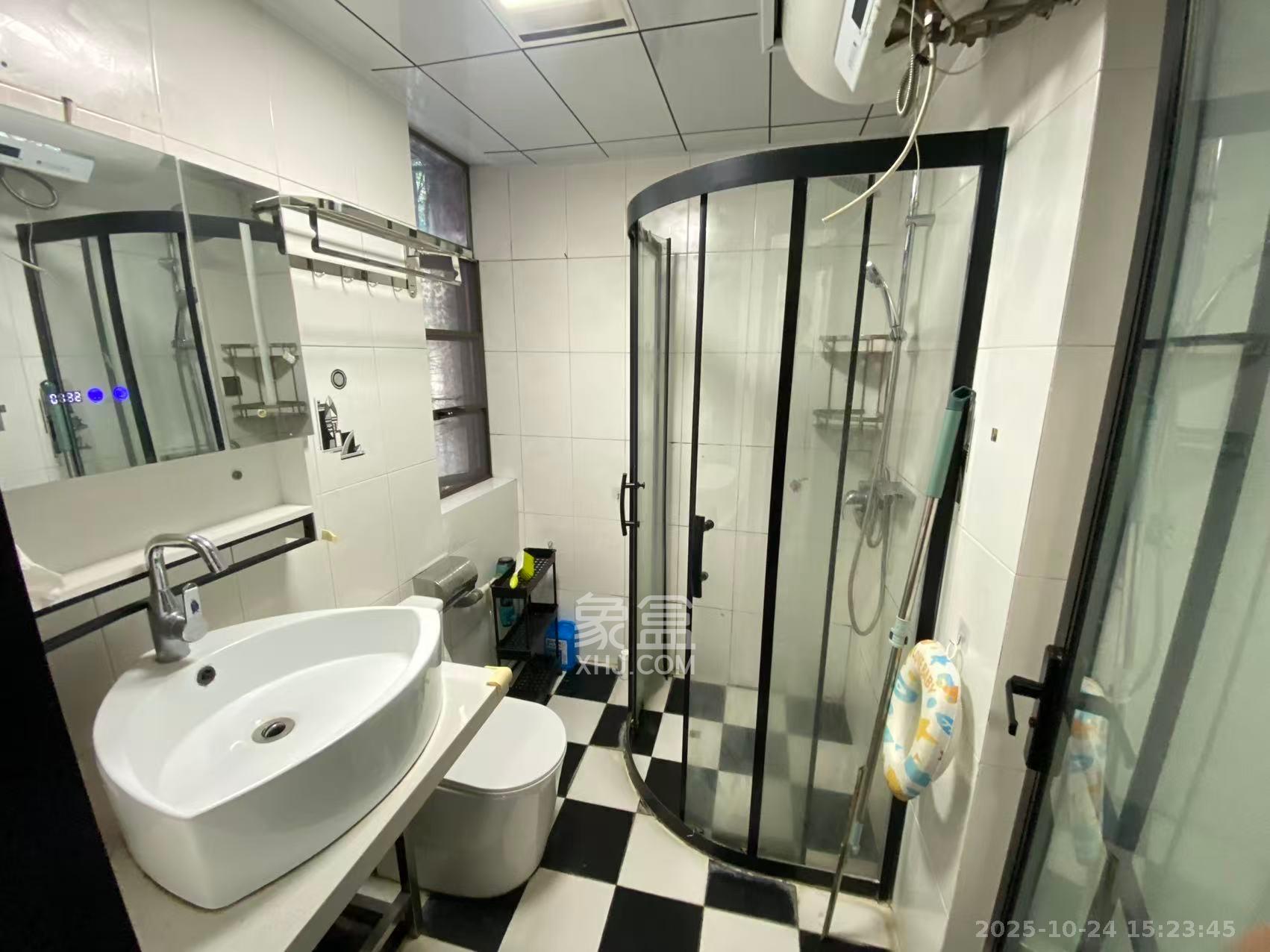 南明苑西区  4室2厅2卫    2700.0元/月 南明苑西区  4室2厅2卫    2700.0元/月室内图