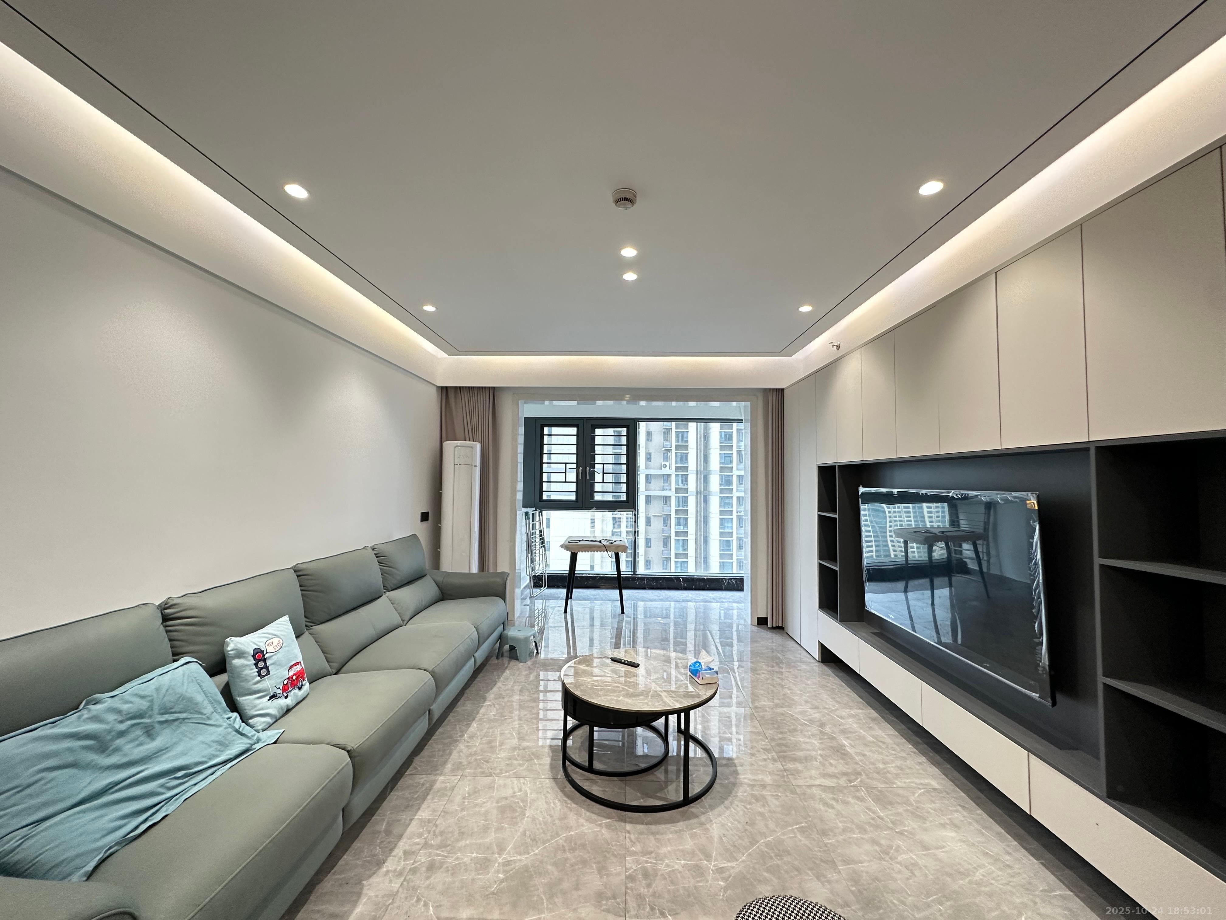 卓越中寰 4室2厅2卫 5500.0元/月 卓越中寰 4室2厅2卫 5500.0元/月室内图