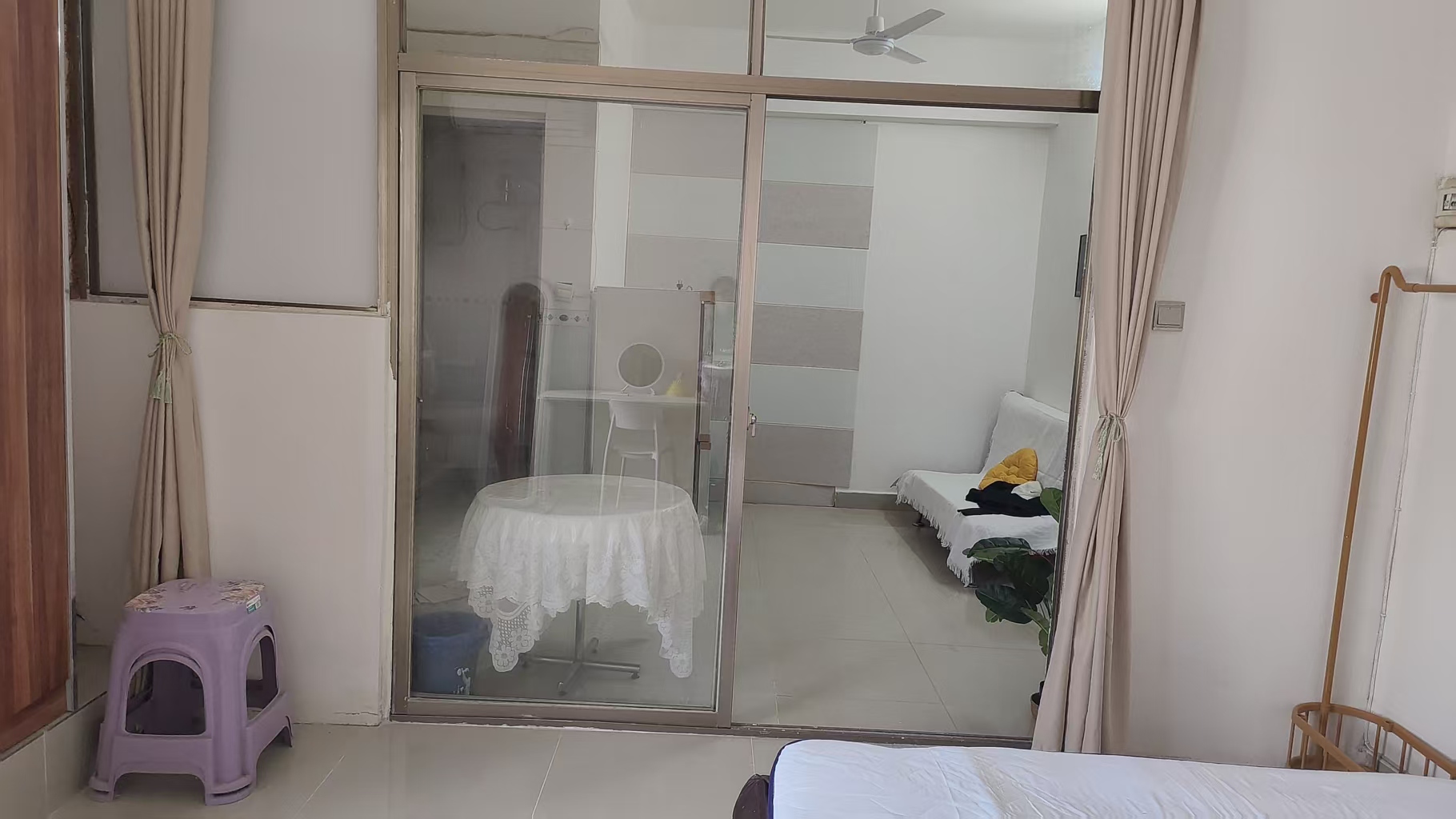 安海大厦 1室1厅1卫 1300.0元/月 安海大厦 1室1厅1卫 1300.0元/月室内图