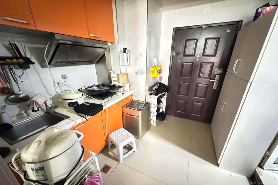 上城星座  2室1厅1卫    2100.0元/月 上城星座  2室1厅1卫    2100.0元/月室内图