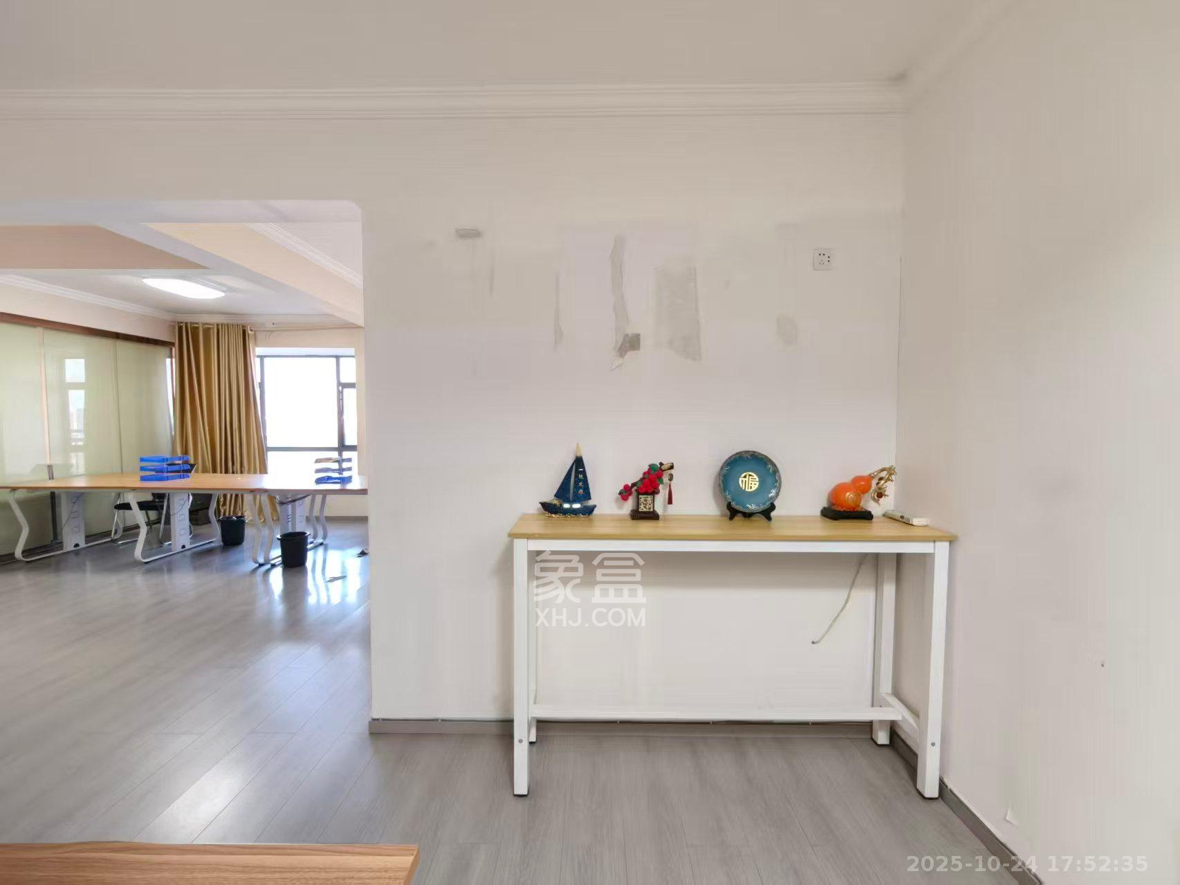 财富港湾(绿领大厦)  2室2厅1卫    2400.0元/月 财富港湾(绿领大厦)  2室2厅1卫    2400.0元/月室内图